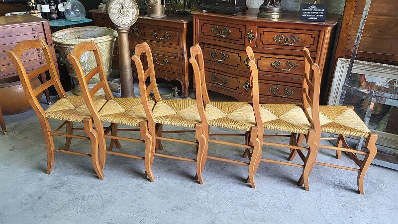 SET OF 6 DINING ROOM OR KITCHEN CHAIRS IN RESTAURANT STYLE IN WALNUT