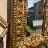 Mirror with parecloses