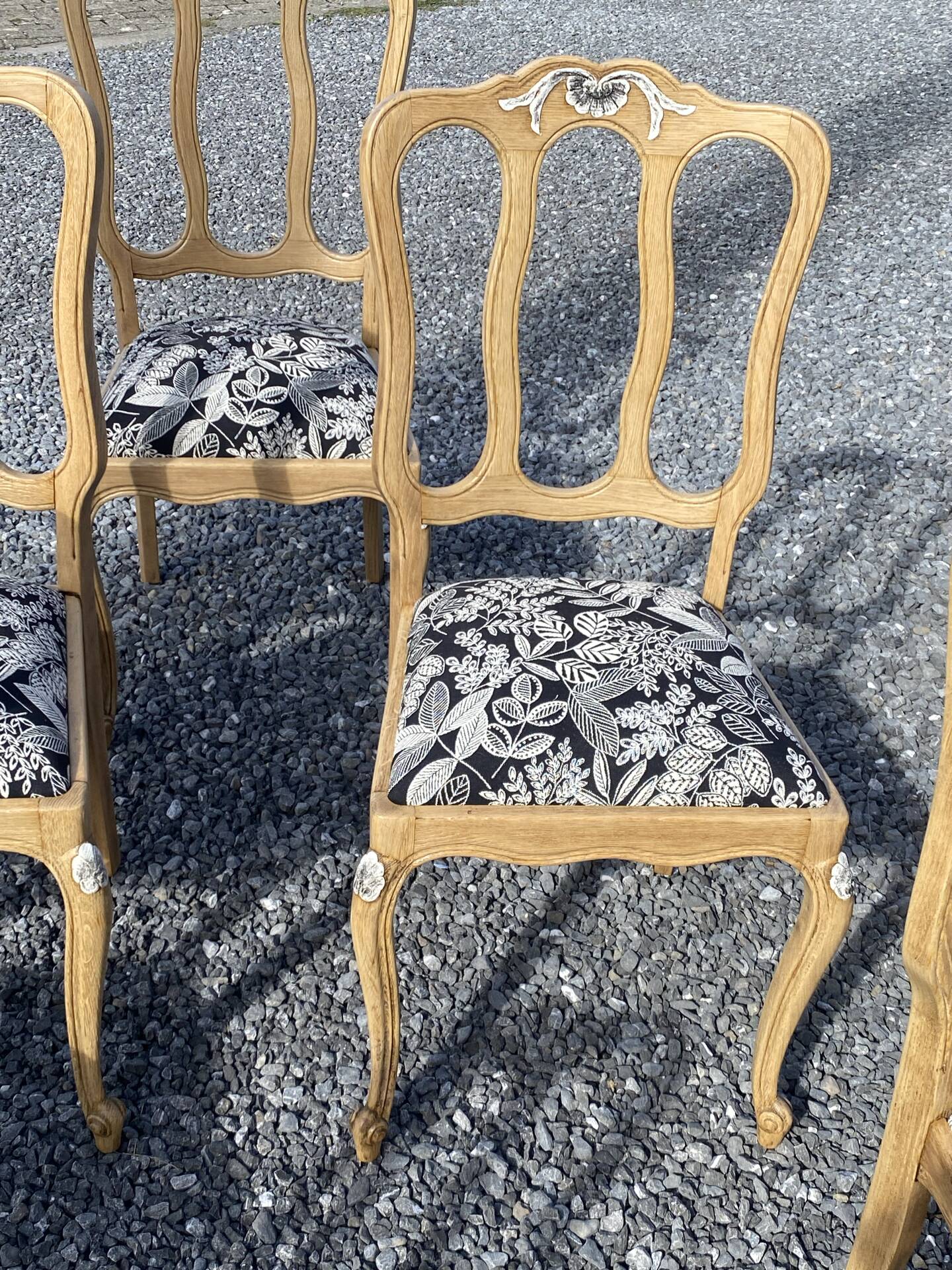 Set of 6 Louis XV style reupholstered chairs – Sandblasted raw wood & t