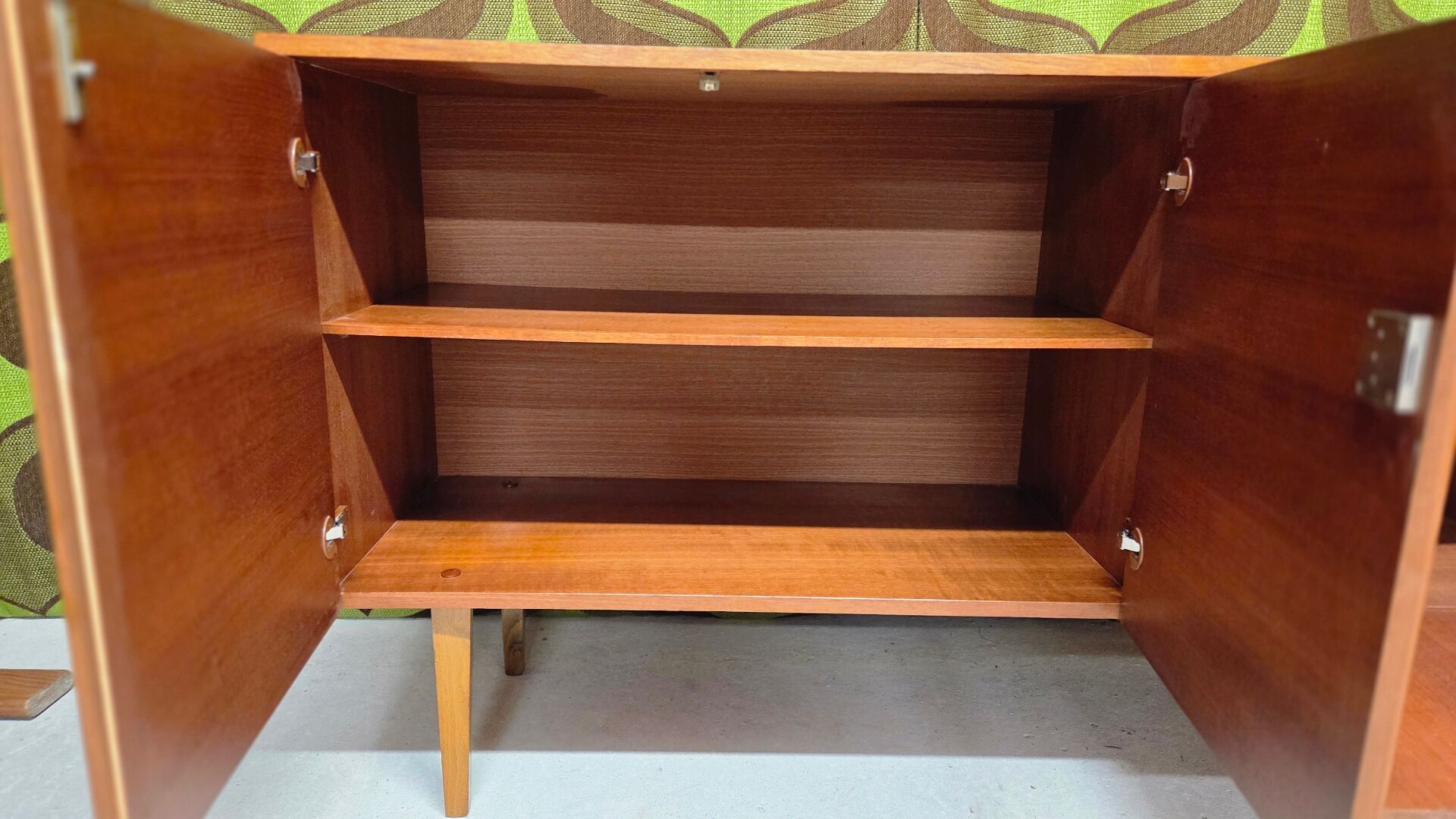 Vintage enfilade in teak veneer from the 60s/70s.