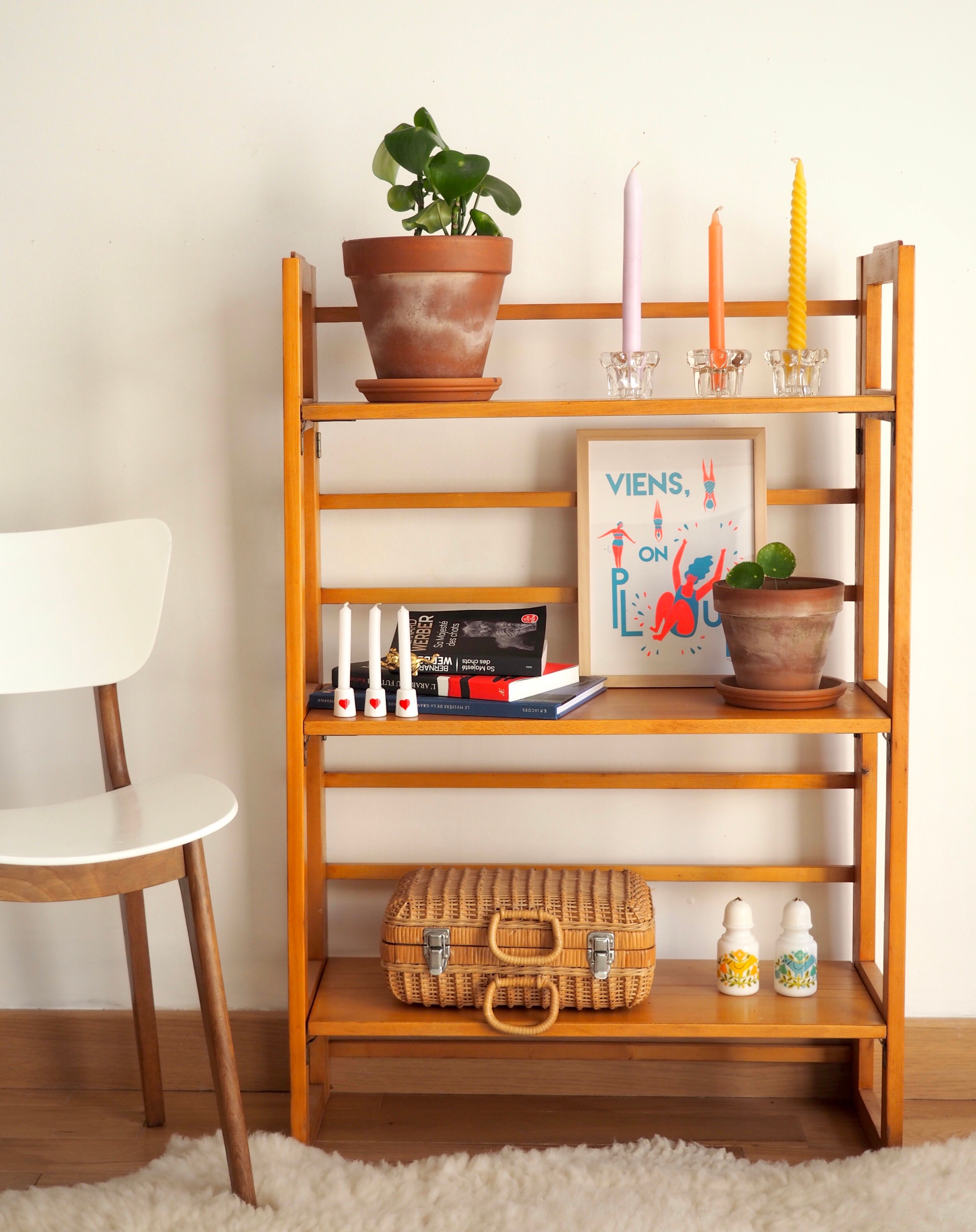 Folding shelf