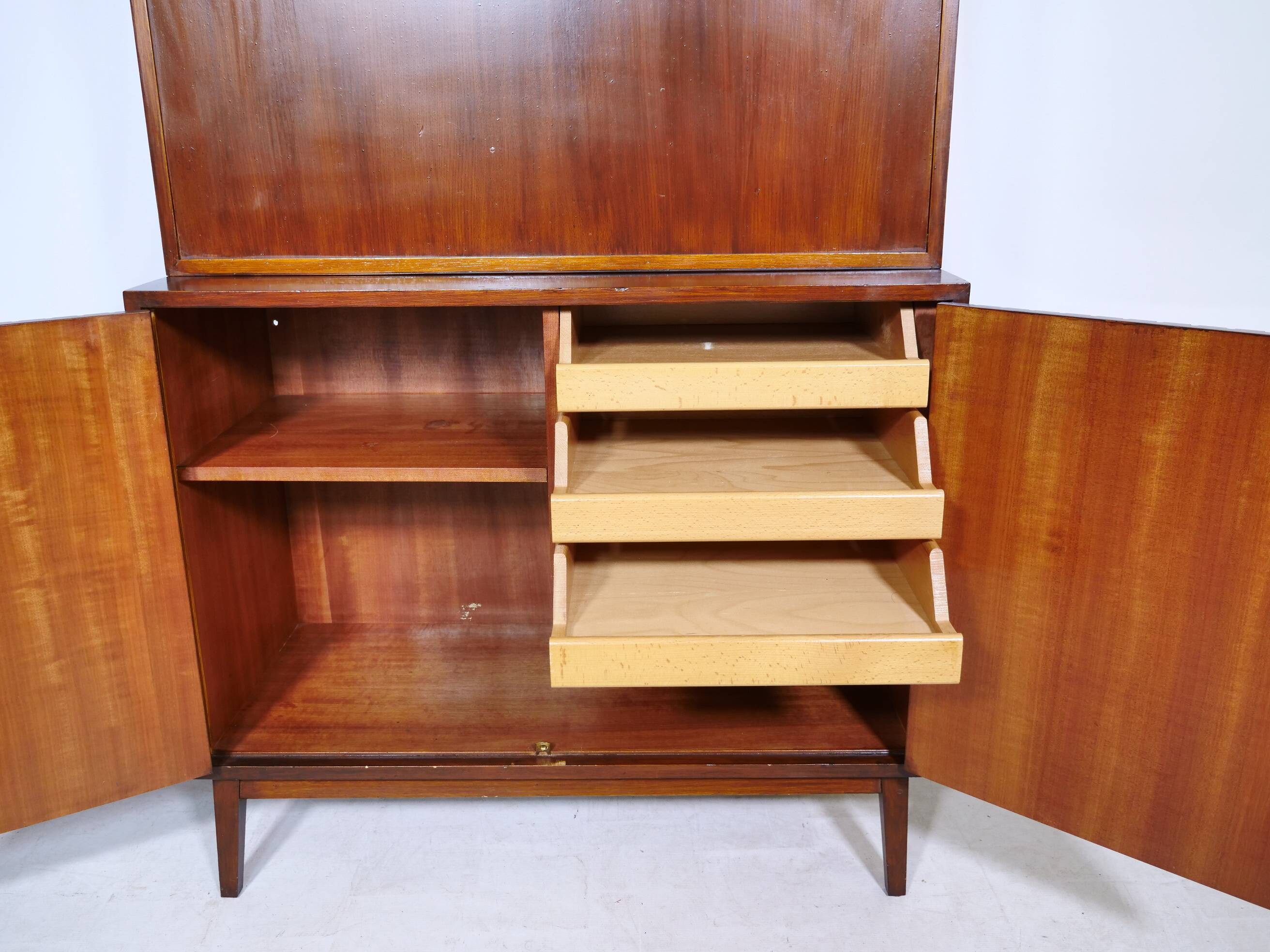 Cabinet de bar des années 60 en teck.