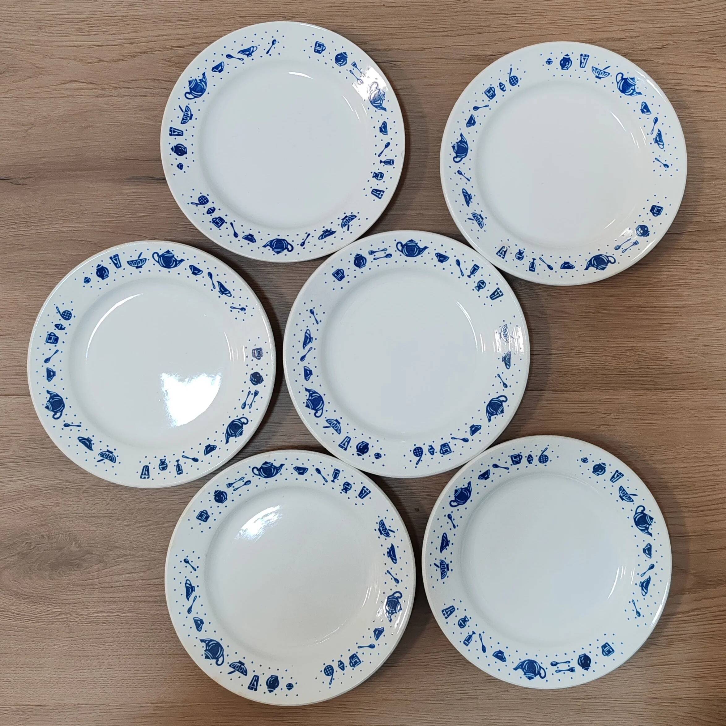 Set of dessert plates