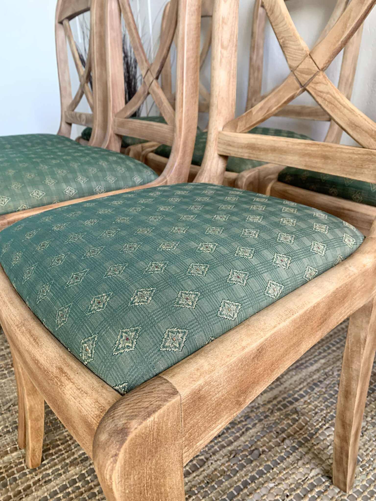 Chaises en bois massif assises verte