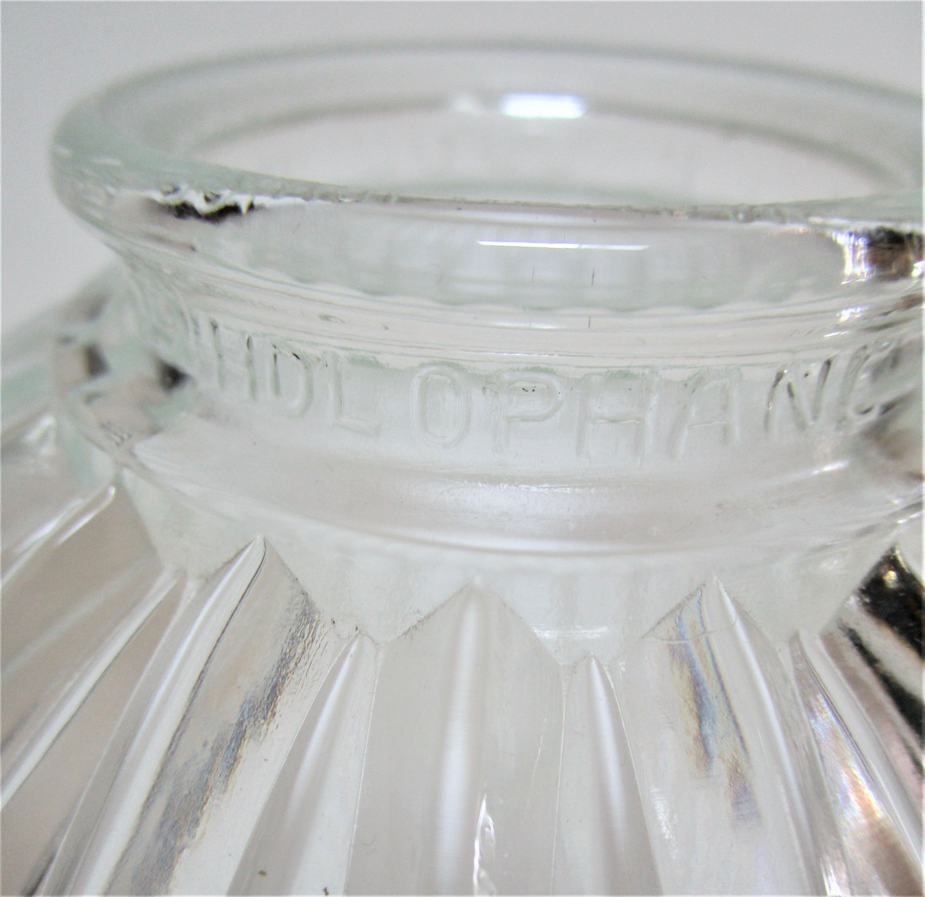Suspension verre Holophane et laiton doré patiné vintage