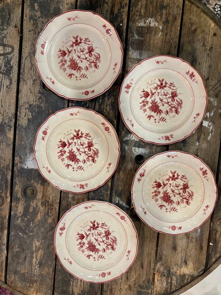 Lot of 5 plates Villeroy - Boch model Frisco red