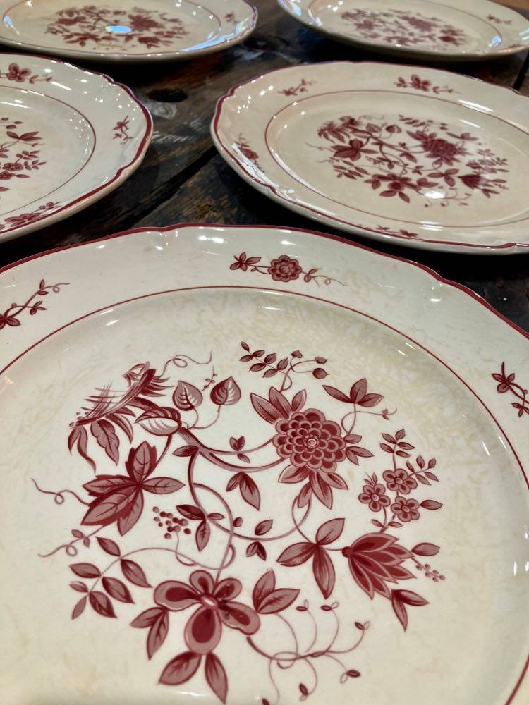 Lot of 5 plates Villeroy - Boch model Frisco red