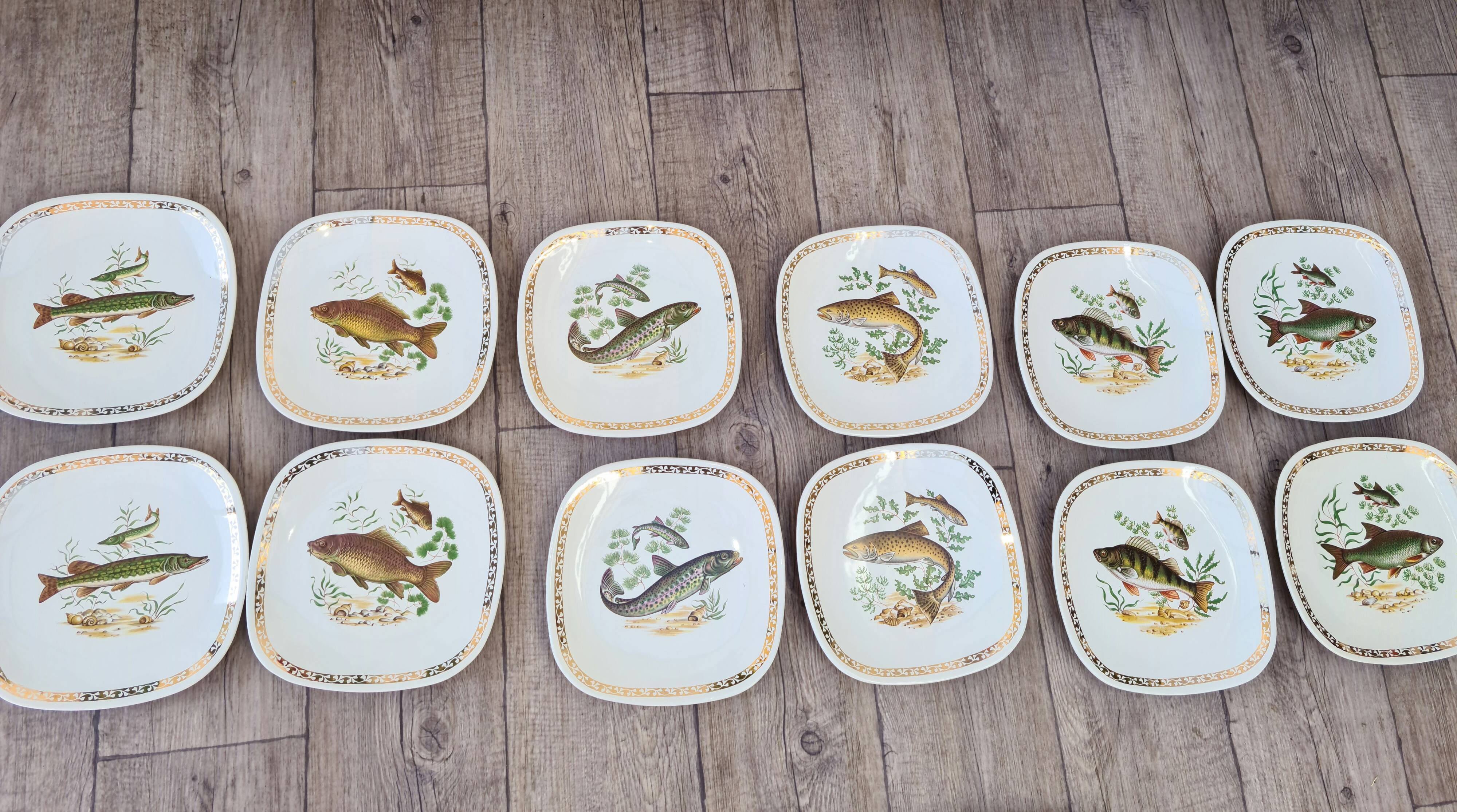Lonchamp fish service: 12 plates and a dish