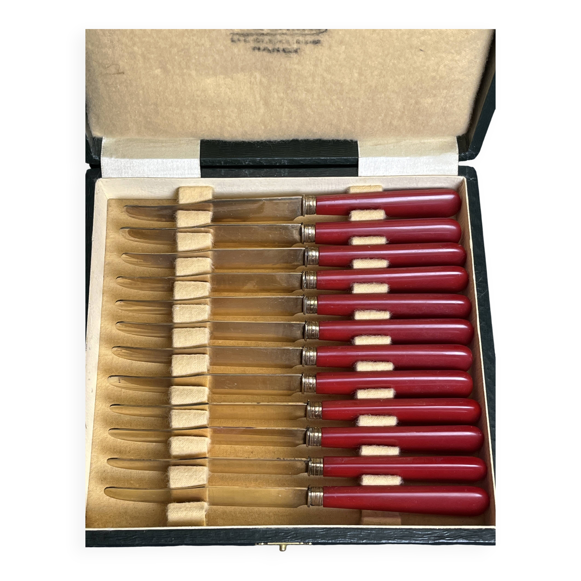 Tableware, twelve vermeil dessert knives in a case from around 1940.