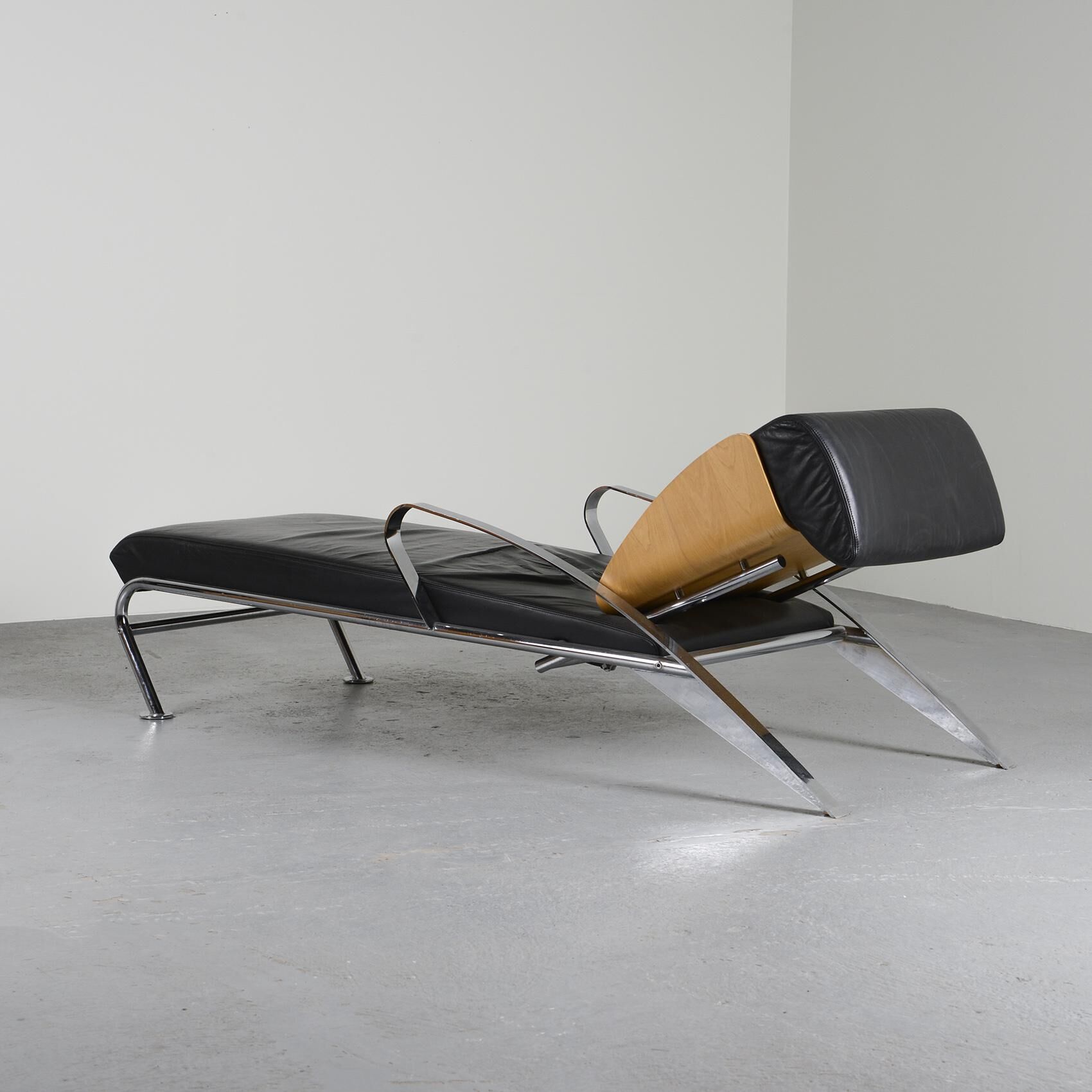Futuro chaise longue by Massimo Iosa-Ghini, Moroso 1986