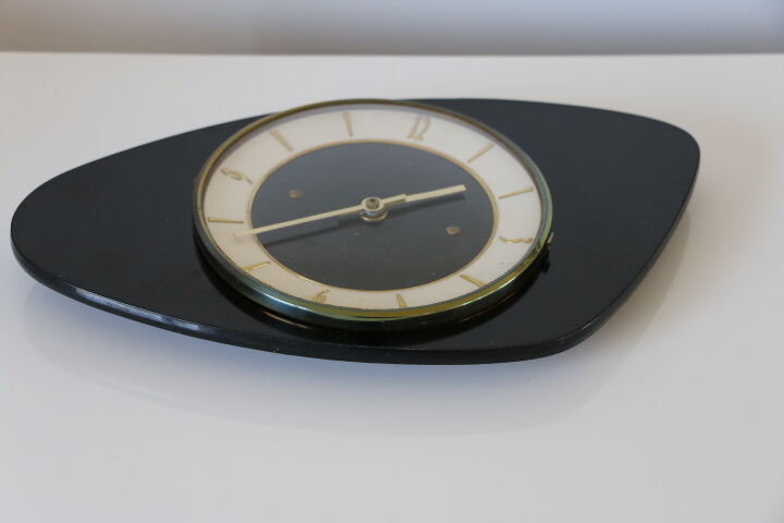 Horloge triangulaire formica noir