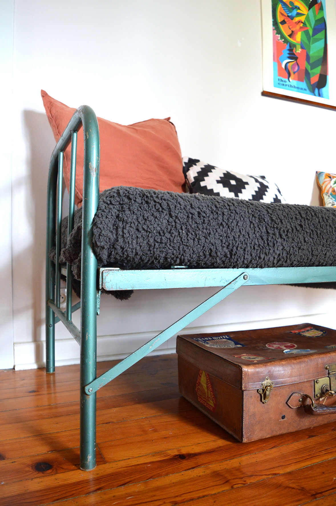 Foldable metal extra bed