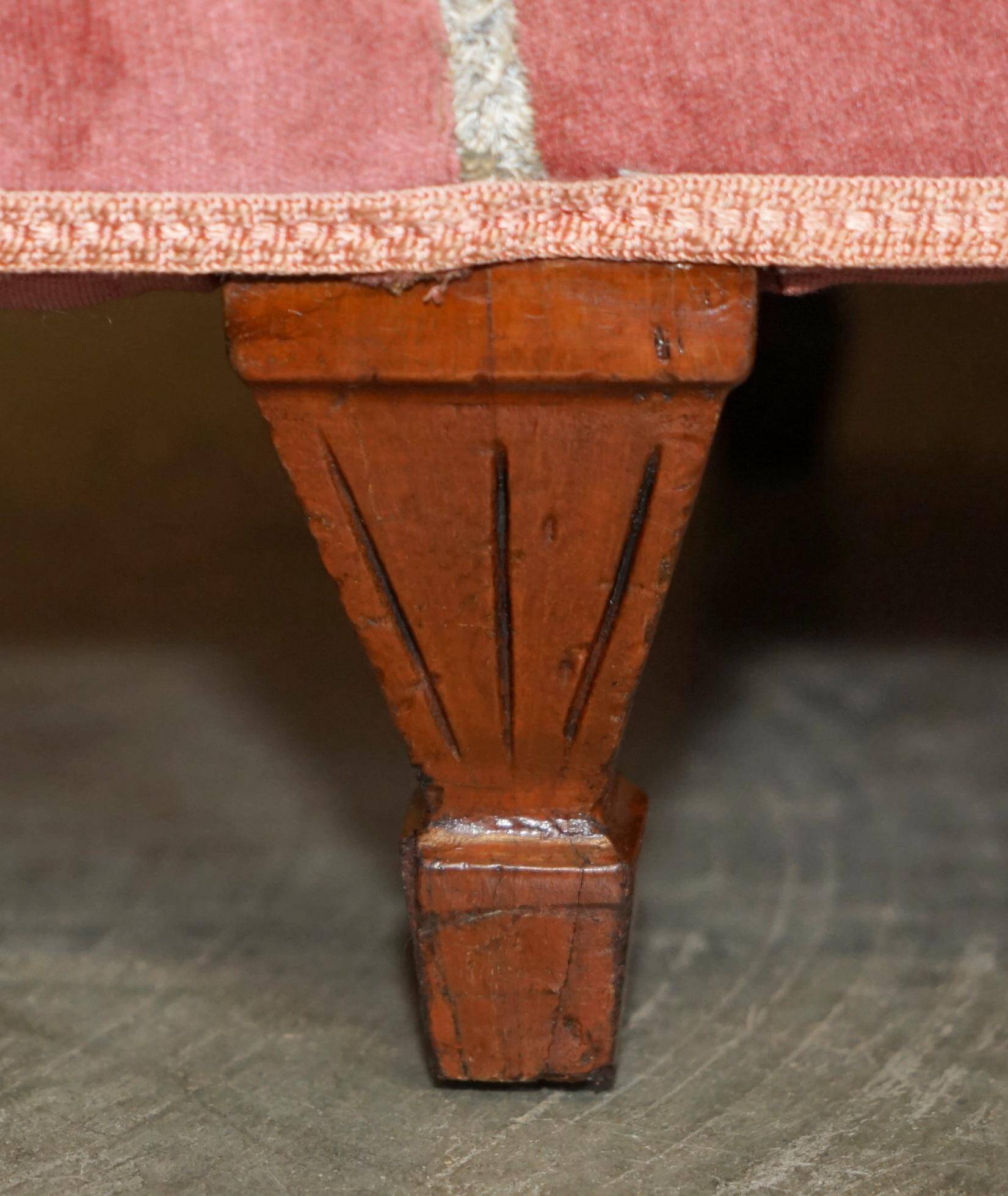 Chesterfield buttoned conversation sofa Regency