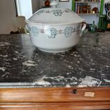 Soup tureen, vegetable dish