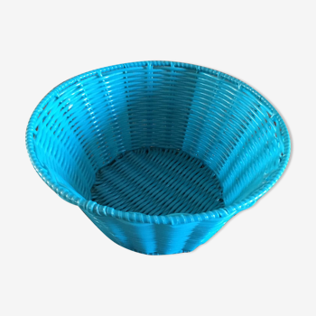 Blue scoubidou wire basket