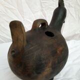 Pourer, terracotta teapot. Hen.