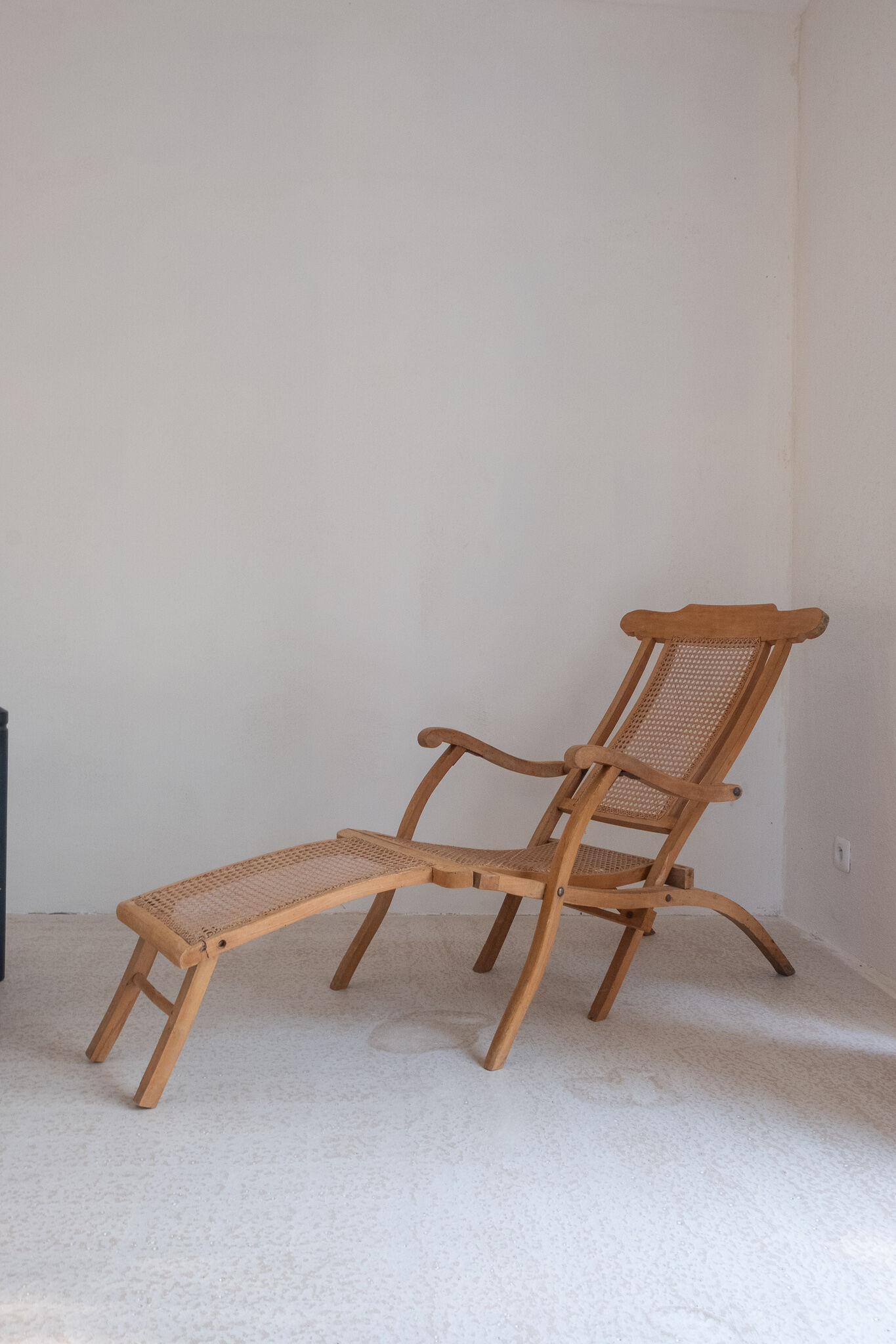 Chaise longue bois et cannage
