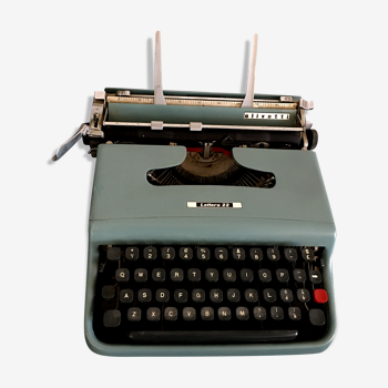 Typewriter Olivetti lettera 22