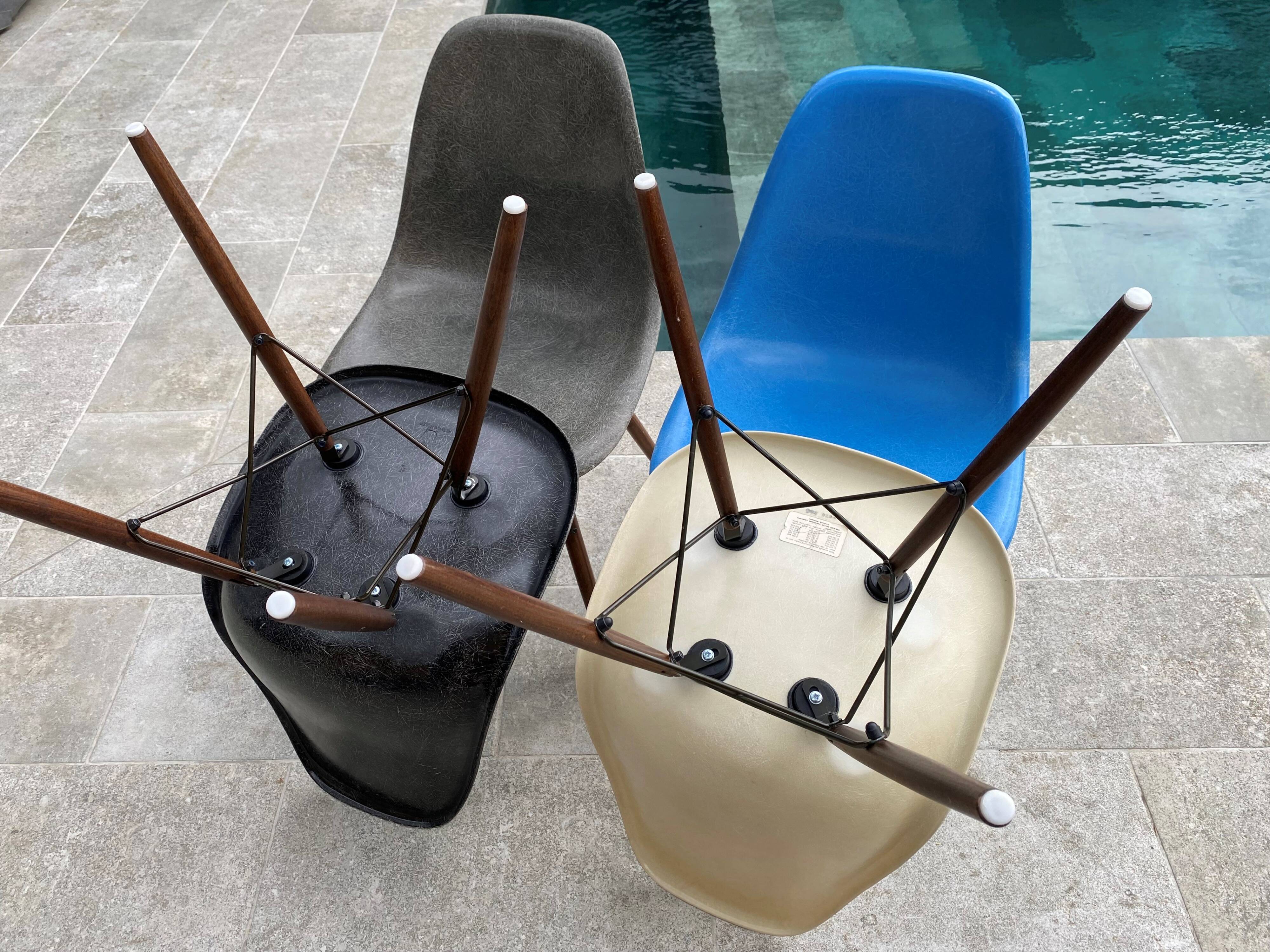 Lot of 4 DSW chairs in walnut fiber by Eames Herman Miller, vintage