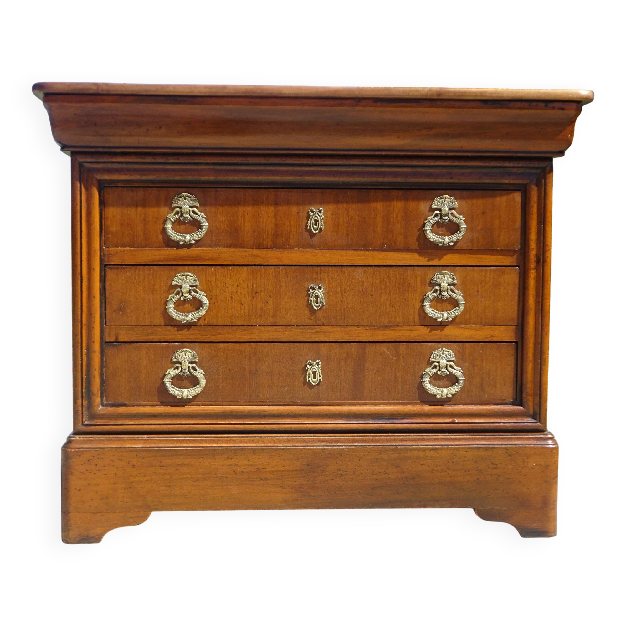4-drawer chest of drawers, gold ribbon and peacock handles