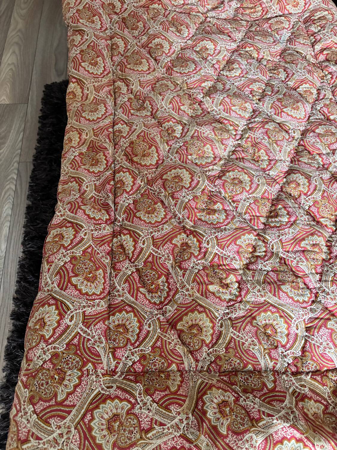 Vintage duvet/bedspread with a paisley pattern.