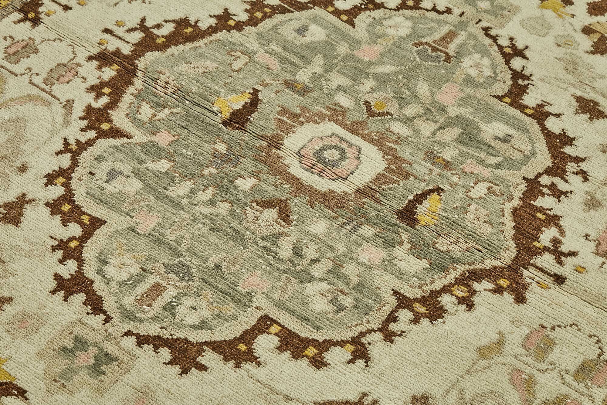 Turkish Vintage Anatolian Rug 134 cm x 187 cm
