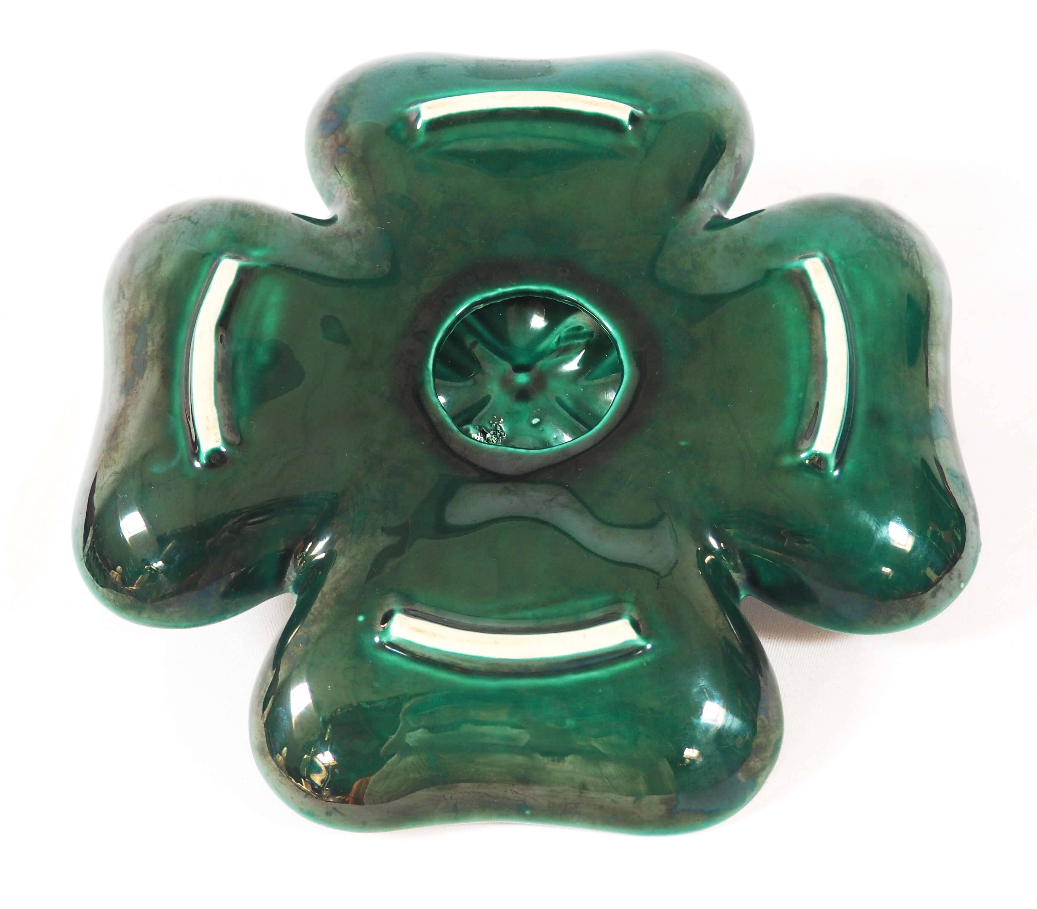 Green clover earthenware dish