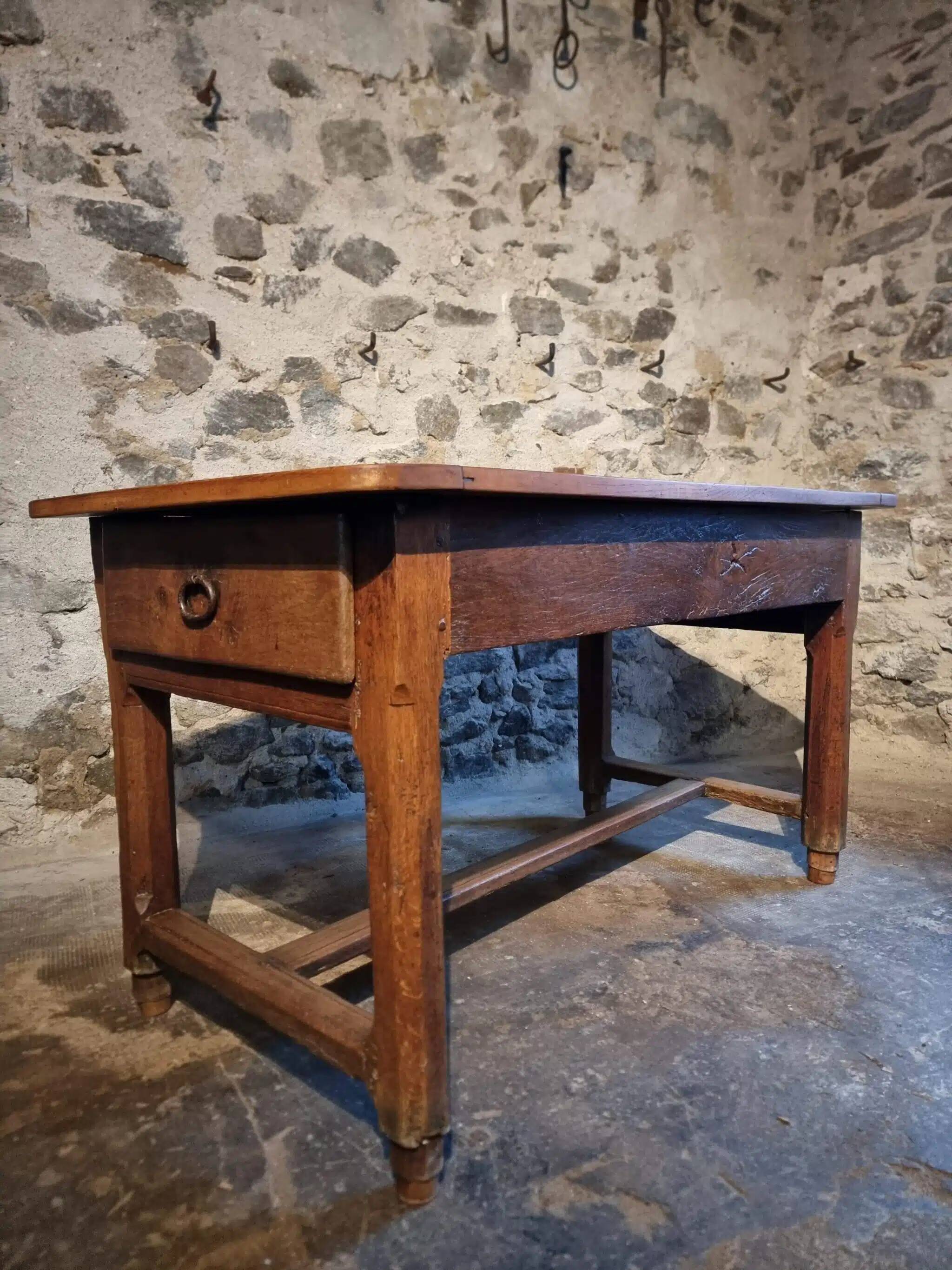 Rustic old oak table – Early 19th century