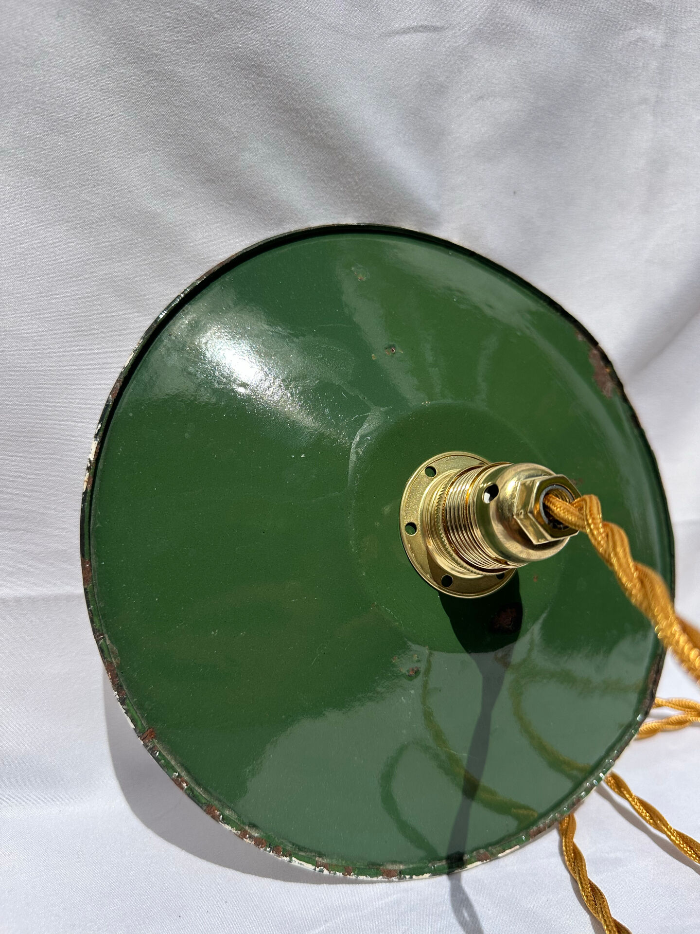 Suspension vintage indus tôle émaillée verte et blanche mini