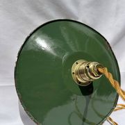 Suspension vintage indus tôle émaillée verte et blanche mini