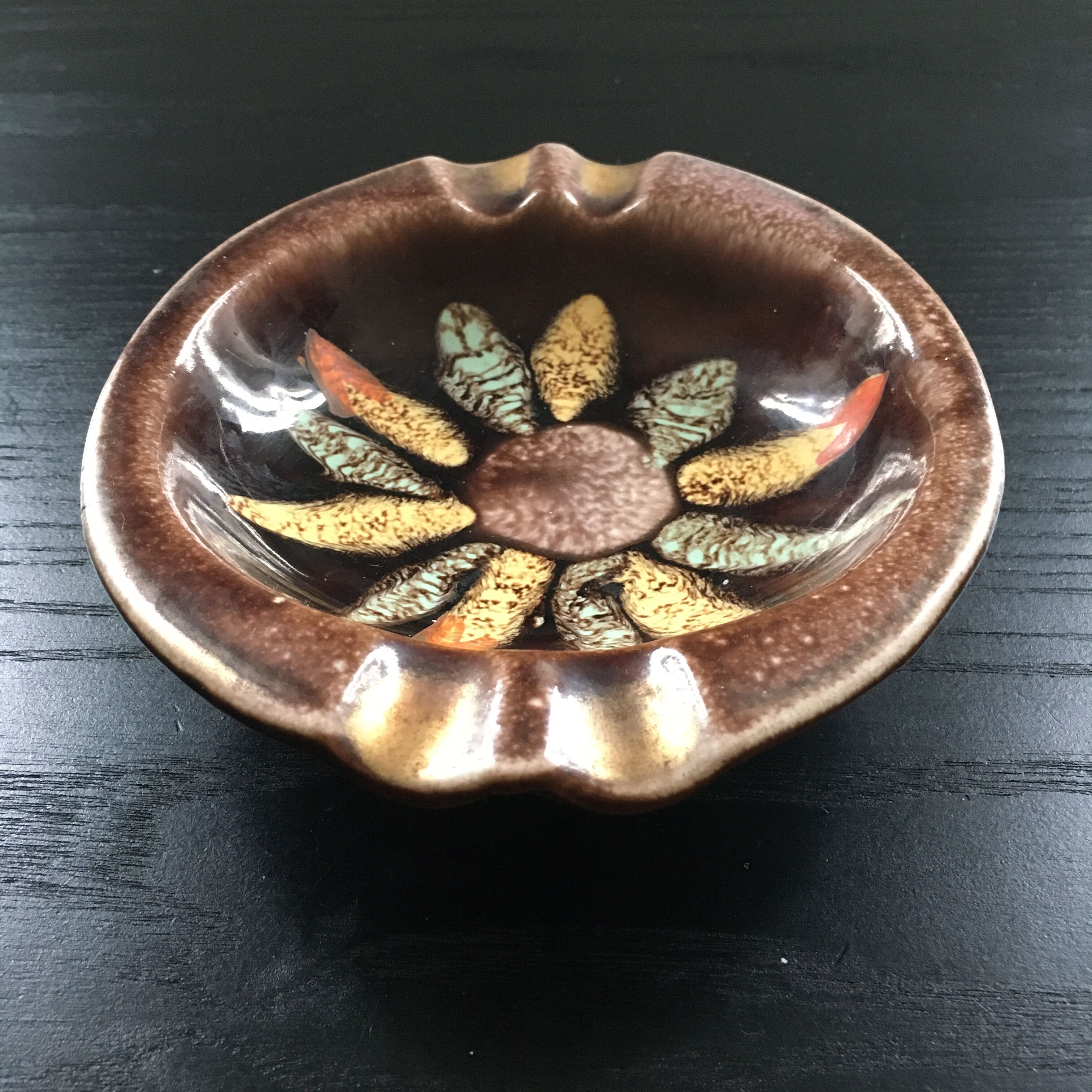 Ashtray flamed floral decoration