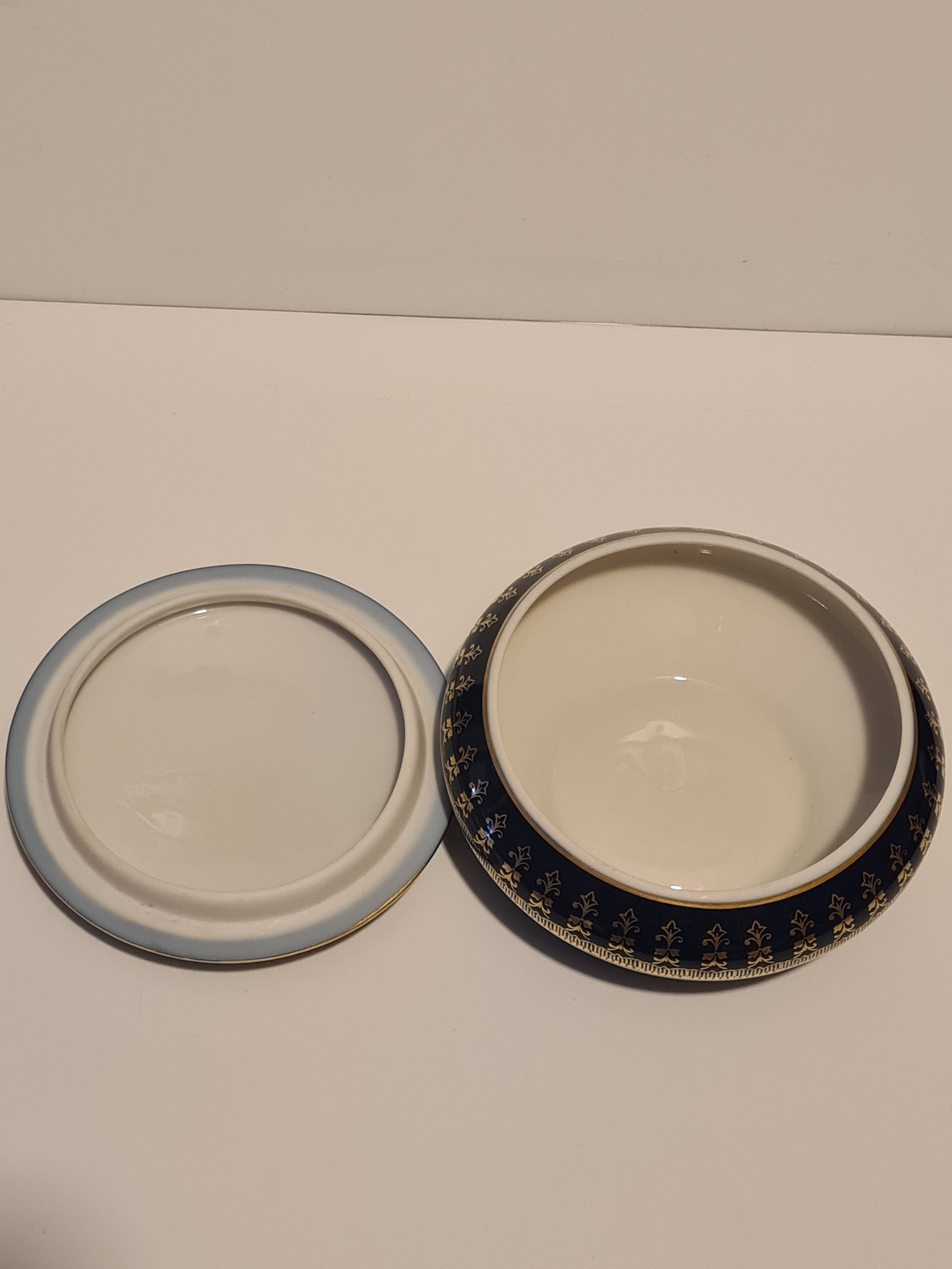 Boîte porcelaine de Limoges Bleu et Or décor floral