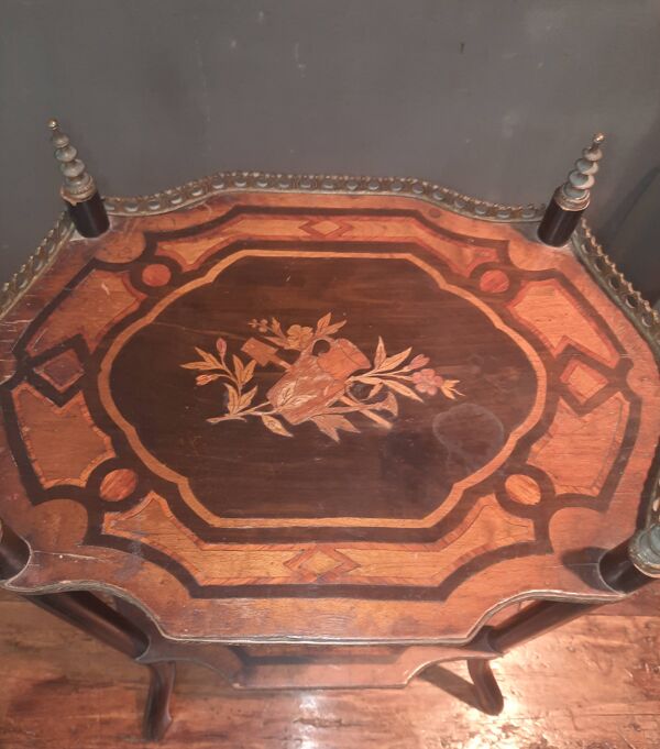 Table d'appoint marquetée Napoleon III