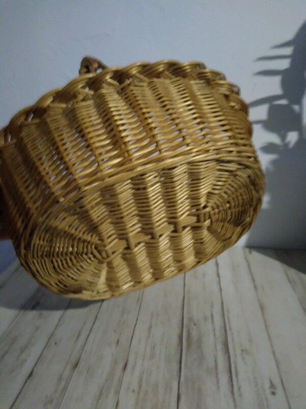 Vintage wicker basket braided edge