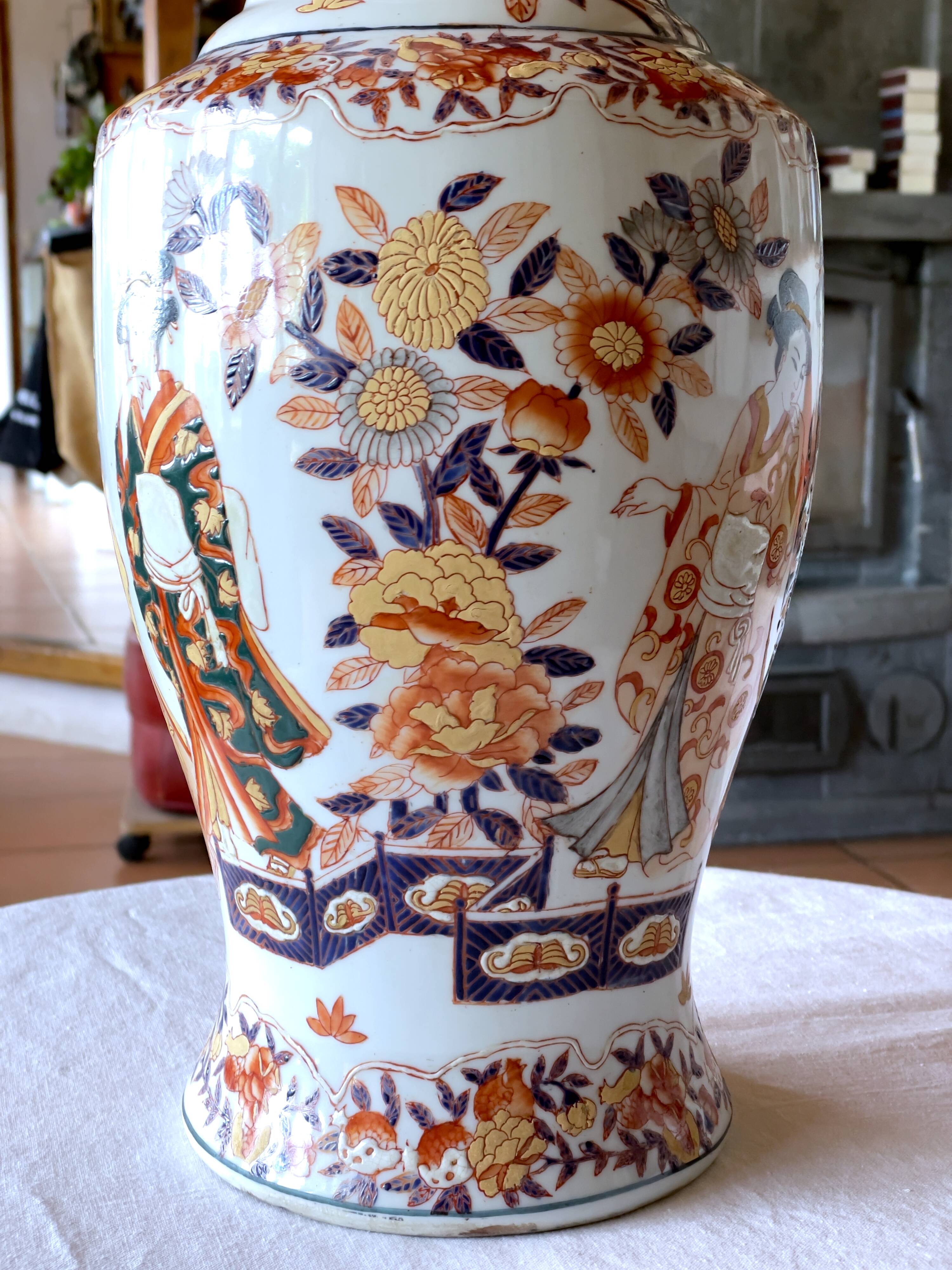 Large Chinese porcelain vase decorated with geishas and flowers, mid-19th century