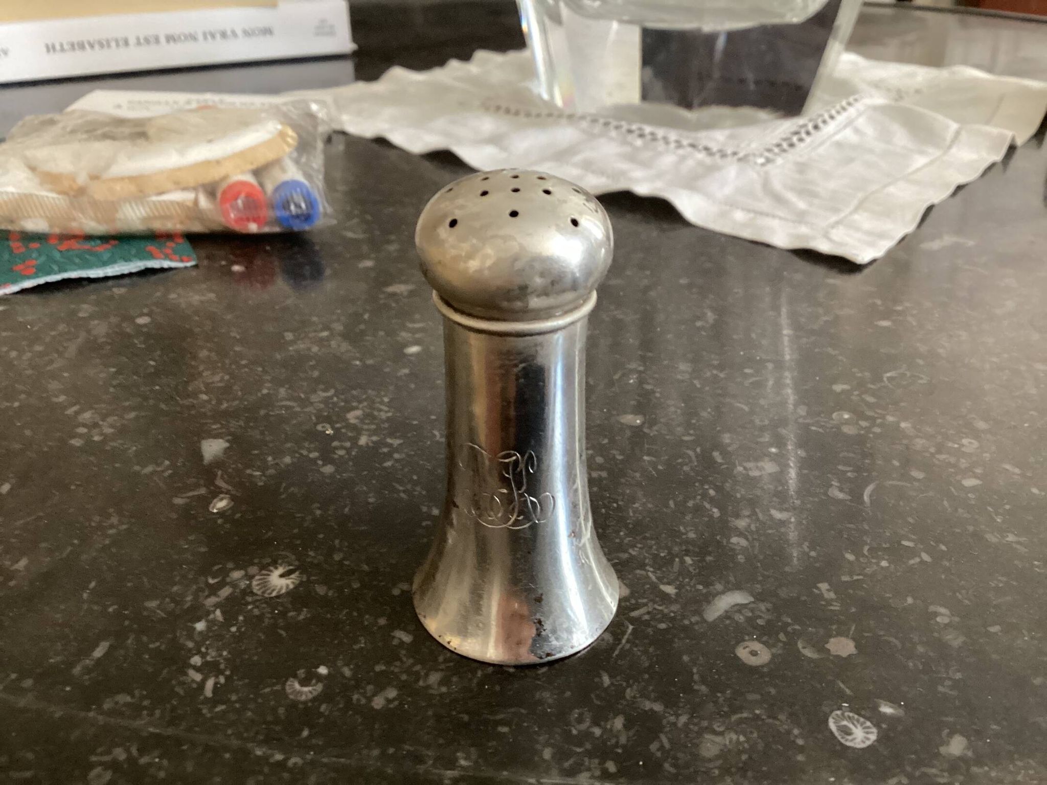 Saupoudreuse argent massif