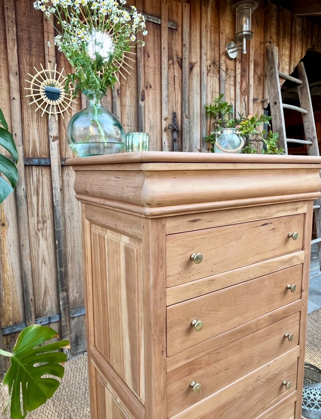 Solid wood chest of drawers