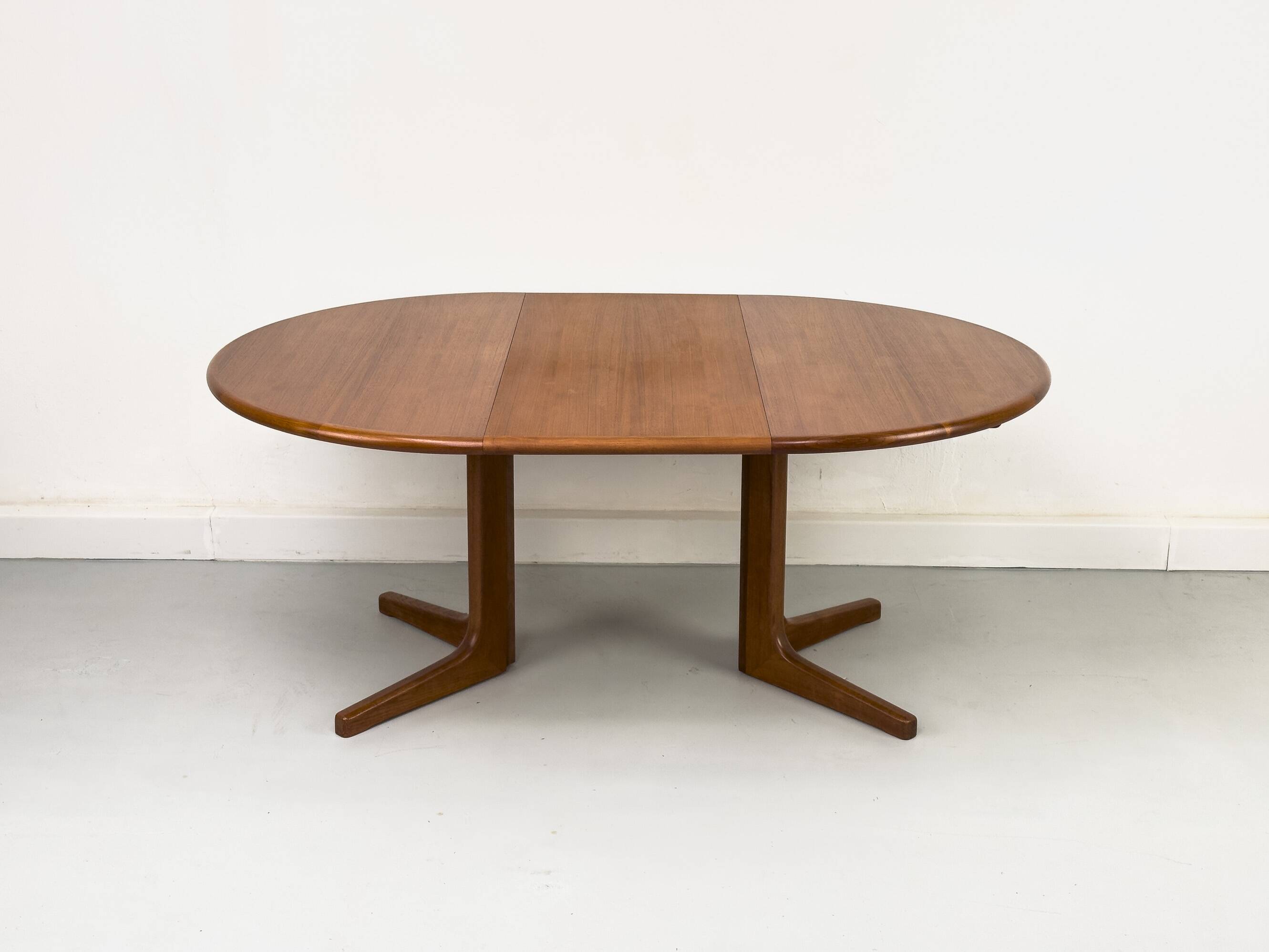 Table à manger ronde extensible danoise en teck, années 1970