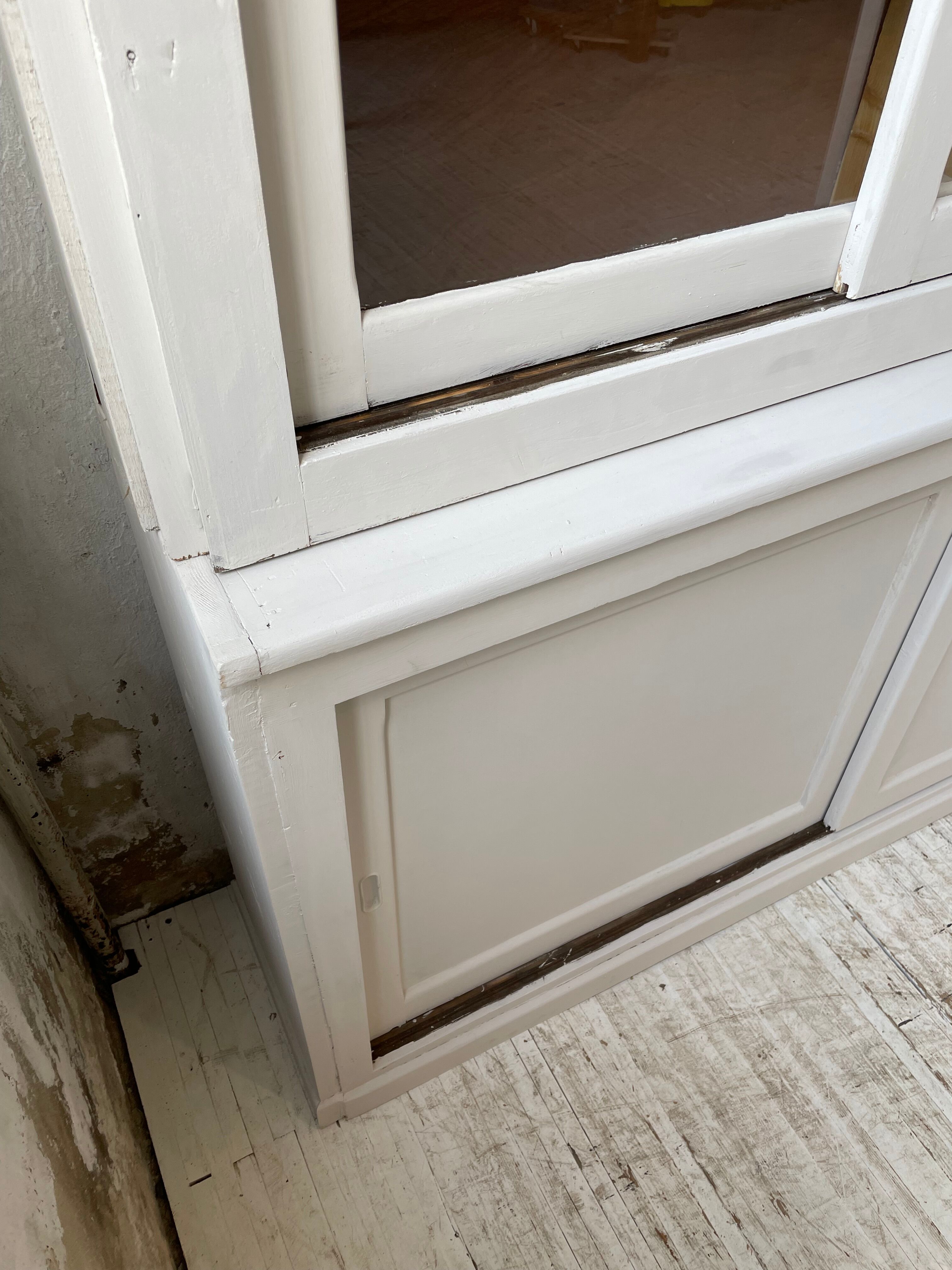 Library showcase ivory white sliding doors