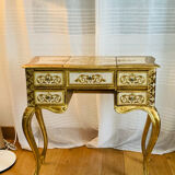 Venetian dresser from the 1960s/70s in carved wood with floral motifs.