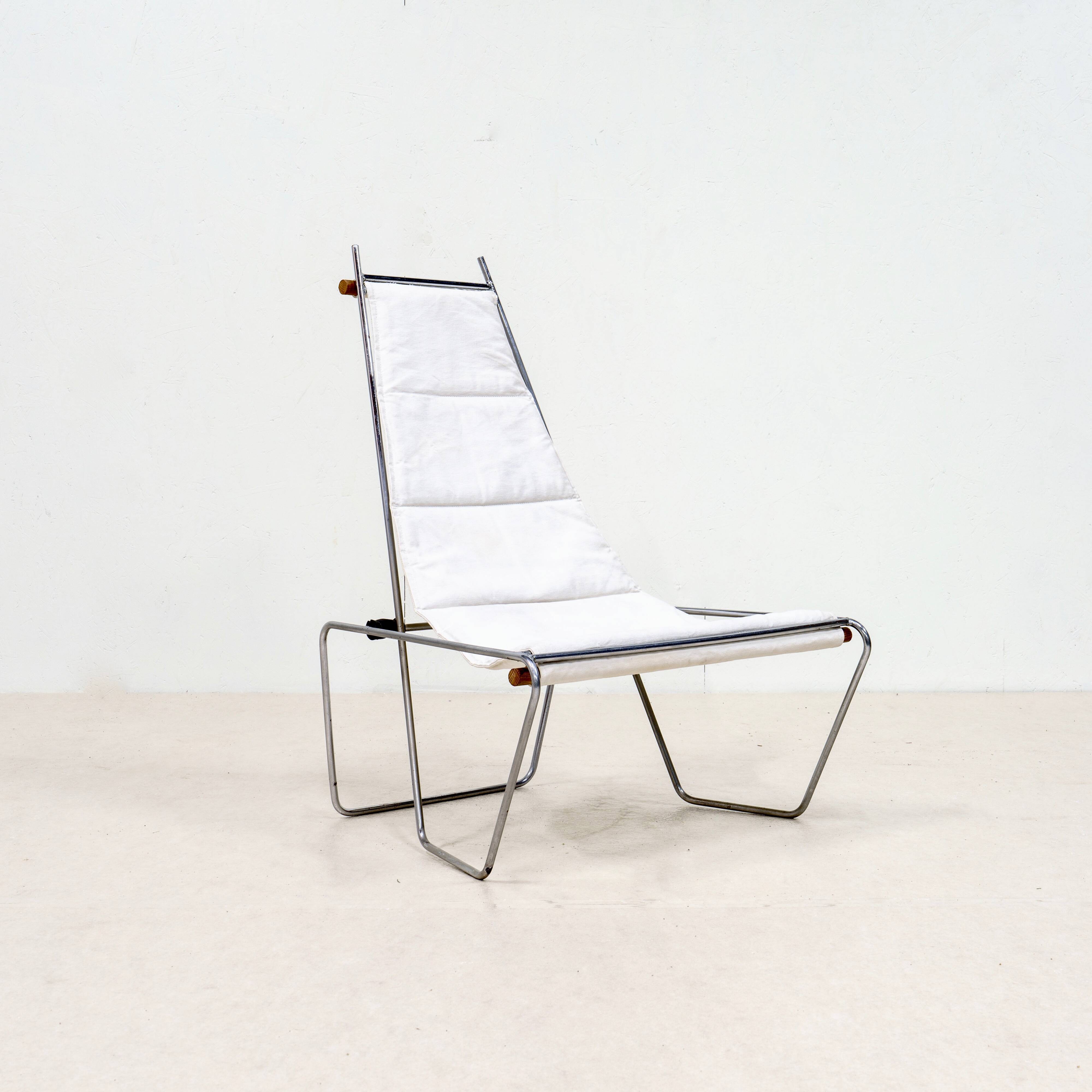 A pair of low chairs. France 70s