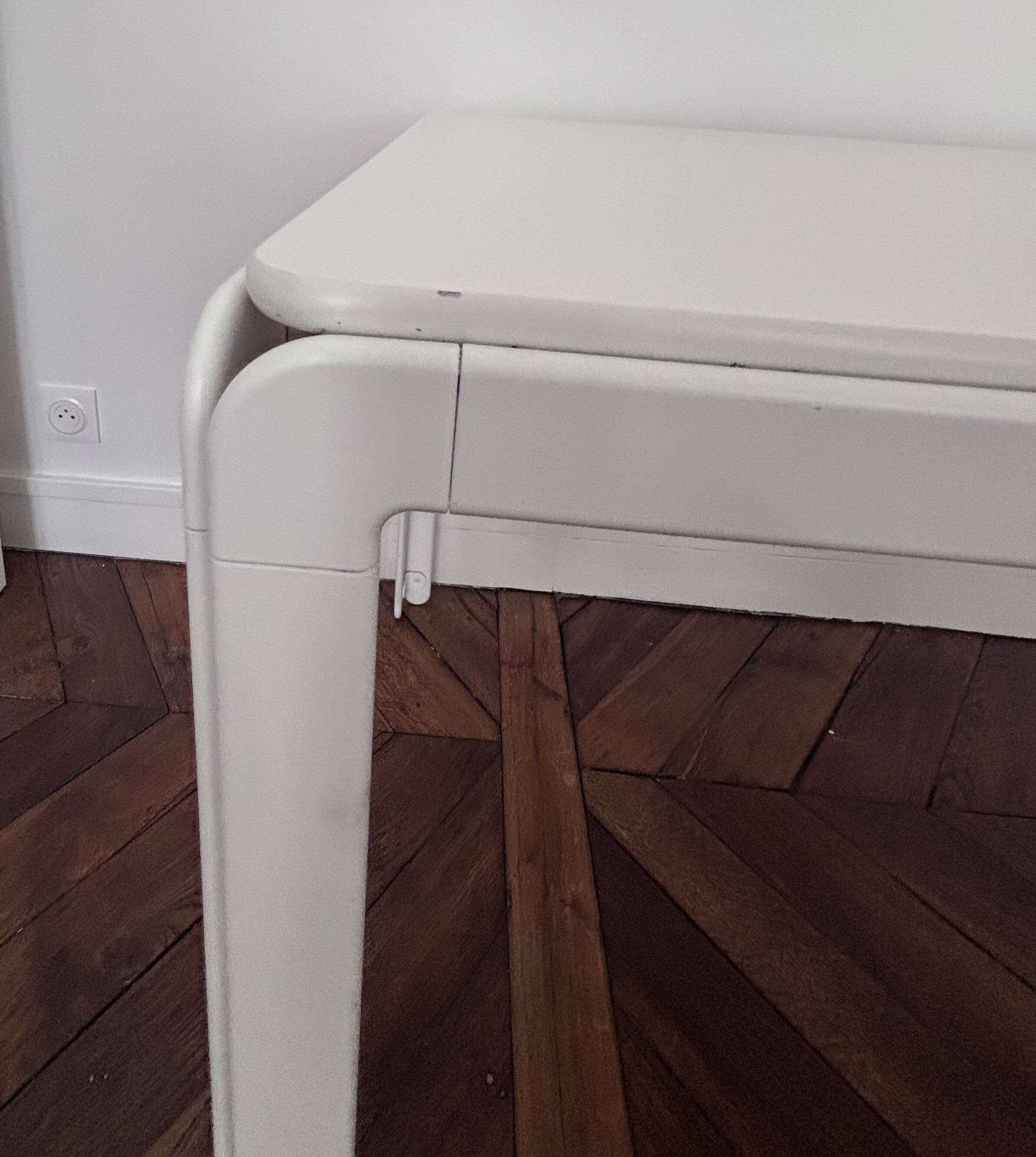 Table Djob d'Arne Jacobsen