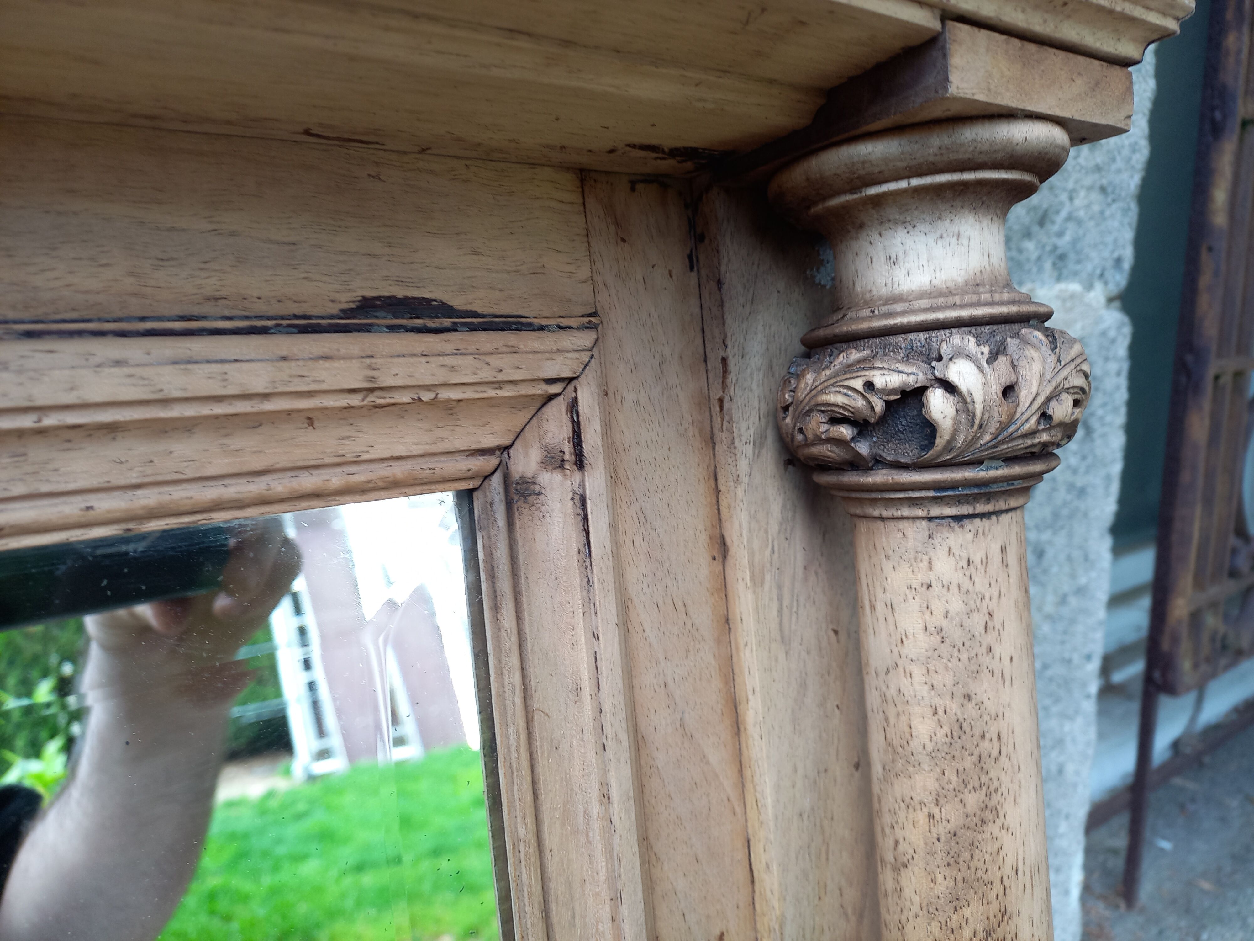 Carved wooden mirror, 168x112 cm