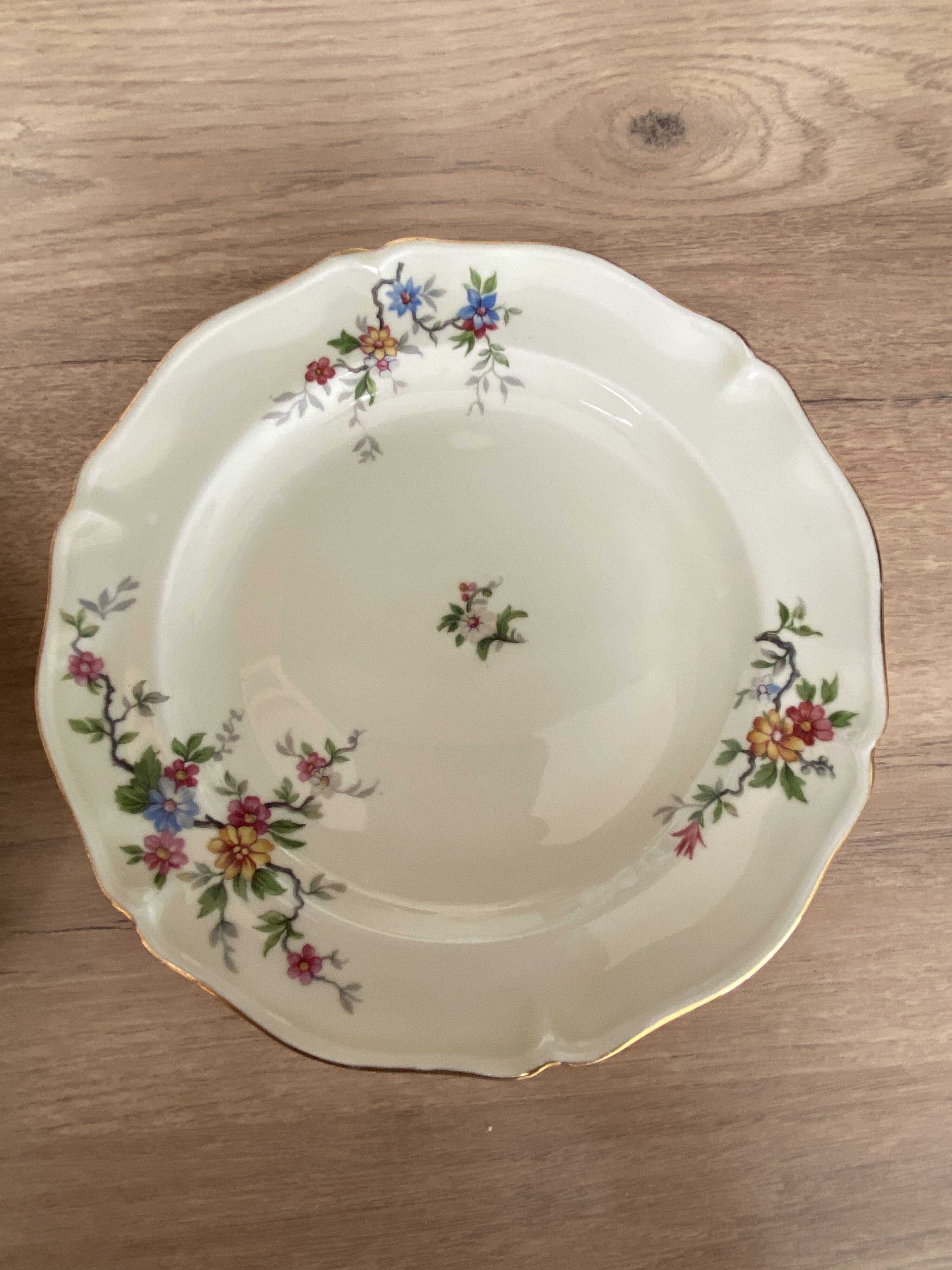 Set of 4 porcelain dessert plates