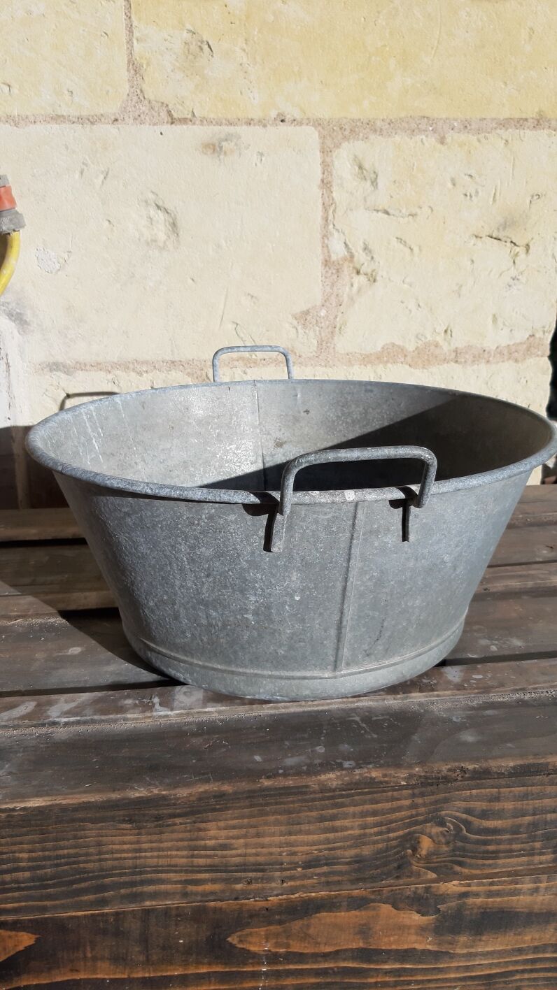 Vintage zinc basin
