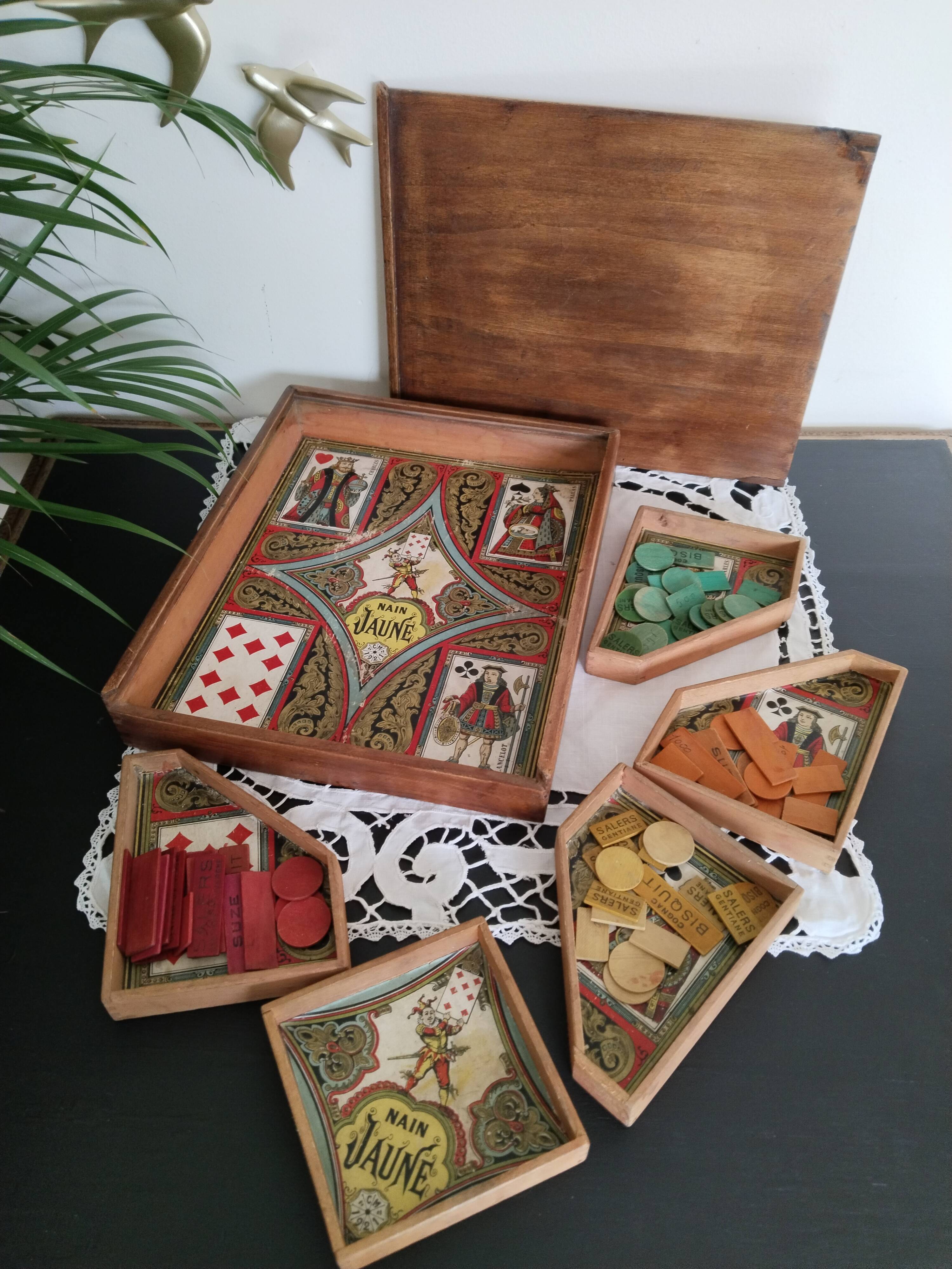 Old Yellow Dwarf game, wooden box, 1940s