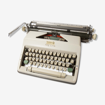 Machine à écrire Olympia, années 70