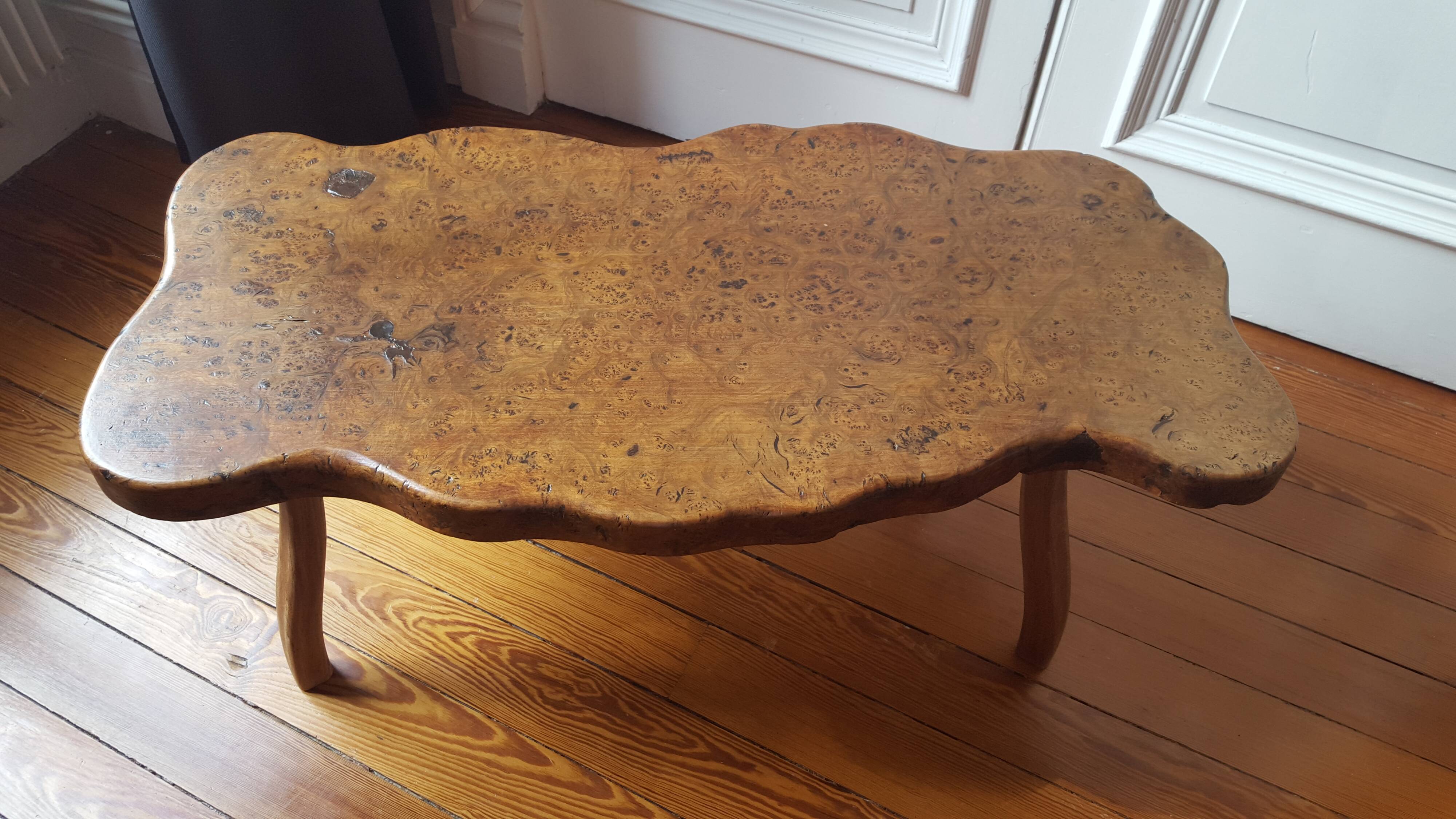 Table low 70s in solid wood tree trunk