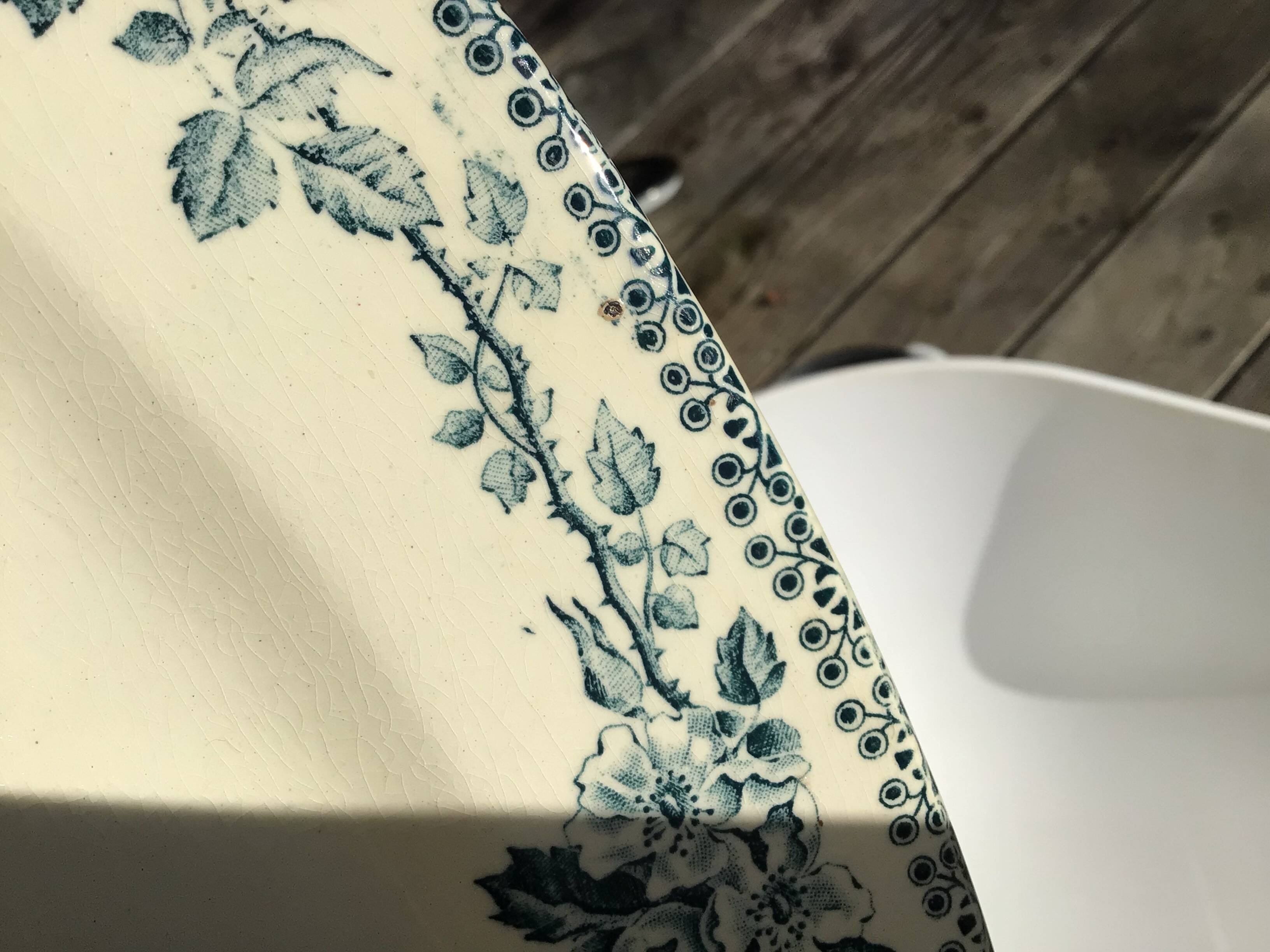 Terre de Fer Guadeloupe Debray gray blue dish