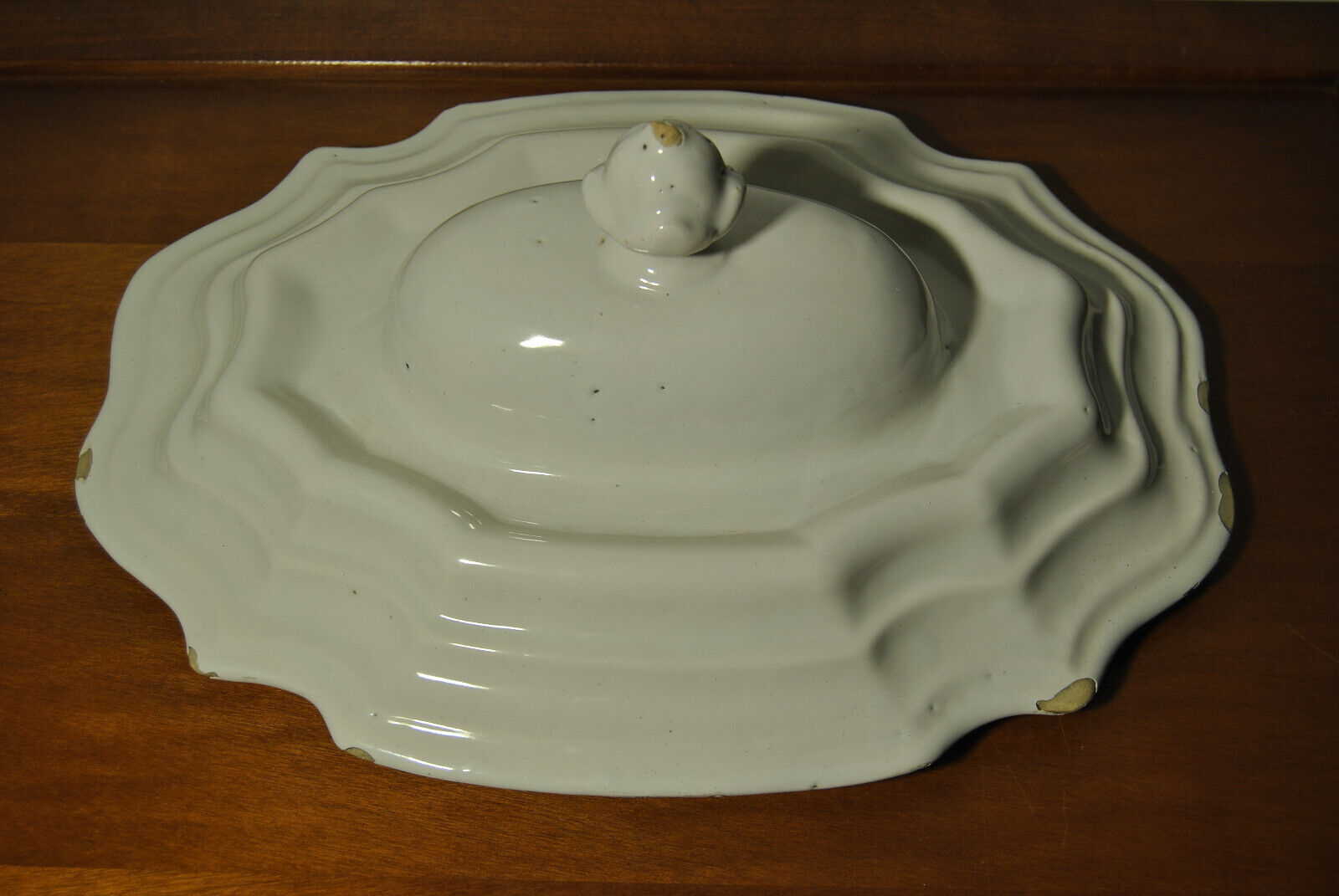 Vegetable soup tureen lid Moustiers 18th century South France